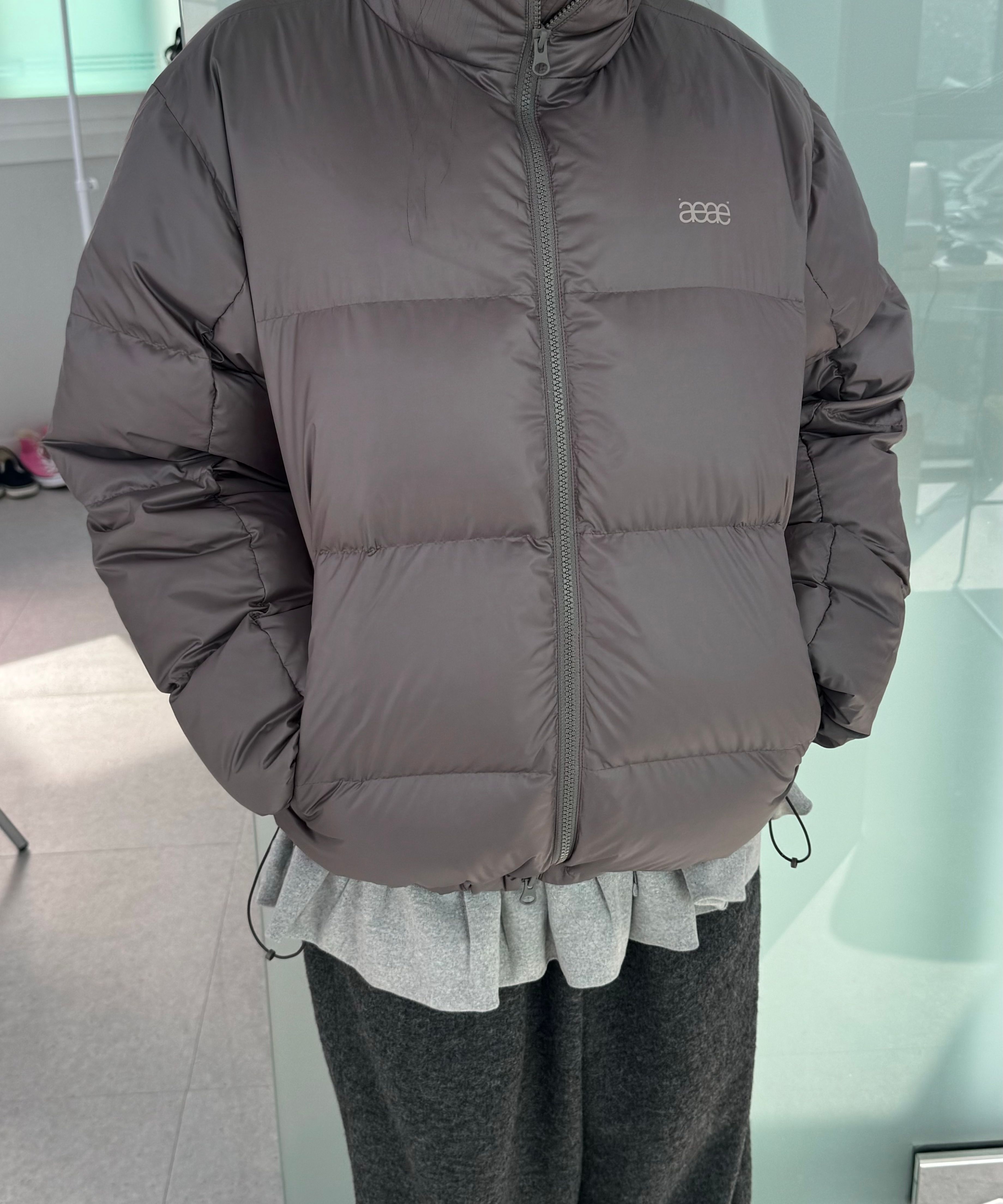 에이이에이이(AEAE) WEB LOGO DOWN JACKET [WARM GREY] - 사이즈