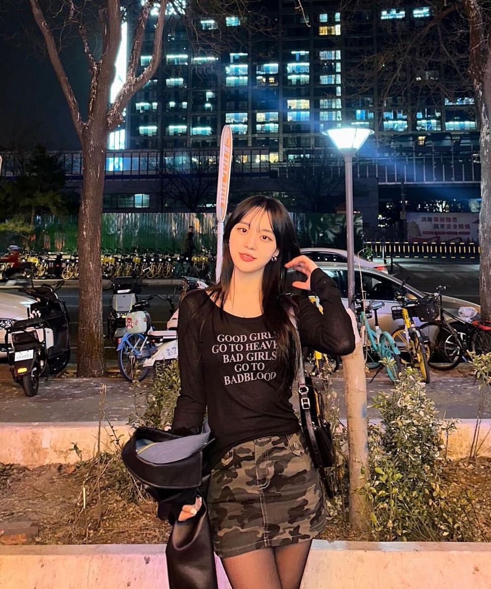 MUSINSA公式 | BADBLOOD Bad Girls Loose Fit Top - Black