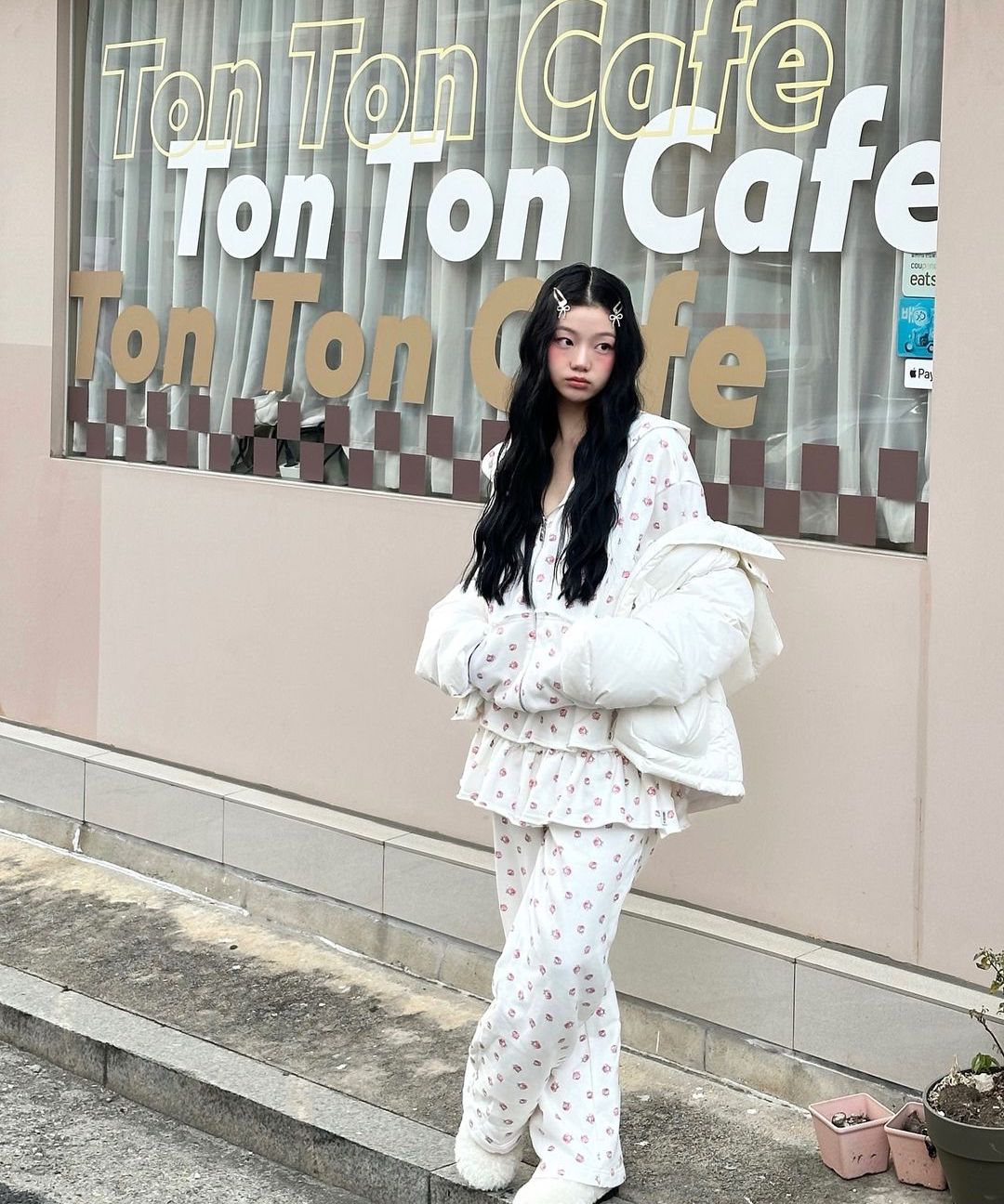 MUSINSA | YOUHEE FLOWER PATTERN HOOD ZIP-UP WHITE