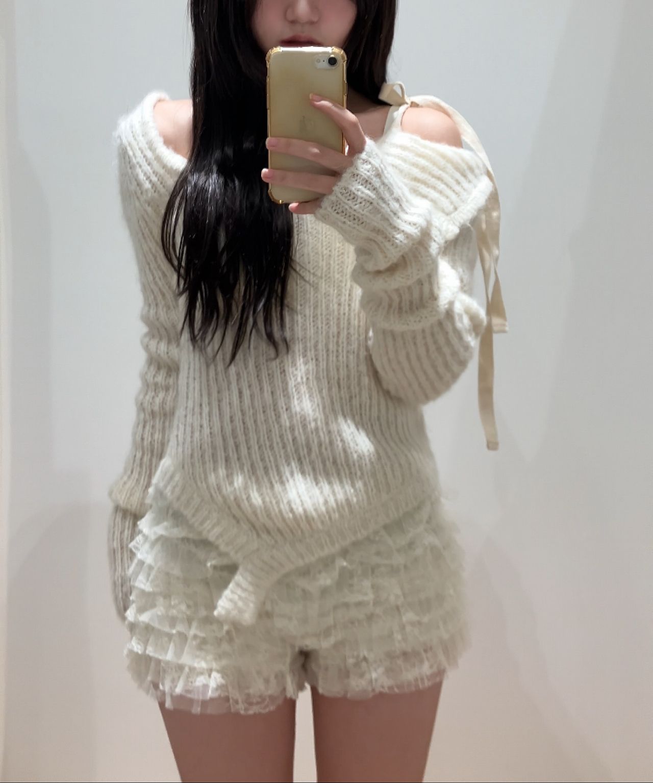 MUSINSA公式 | GLOWNY ISA ASYMMETRICAL KNIT TOP (CORN)