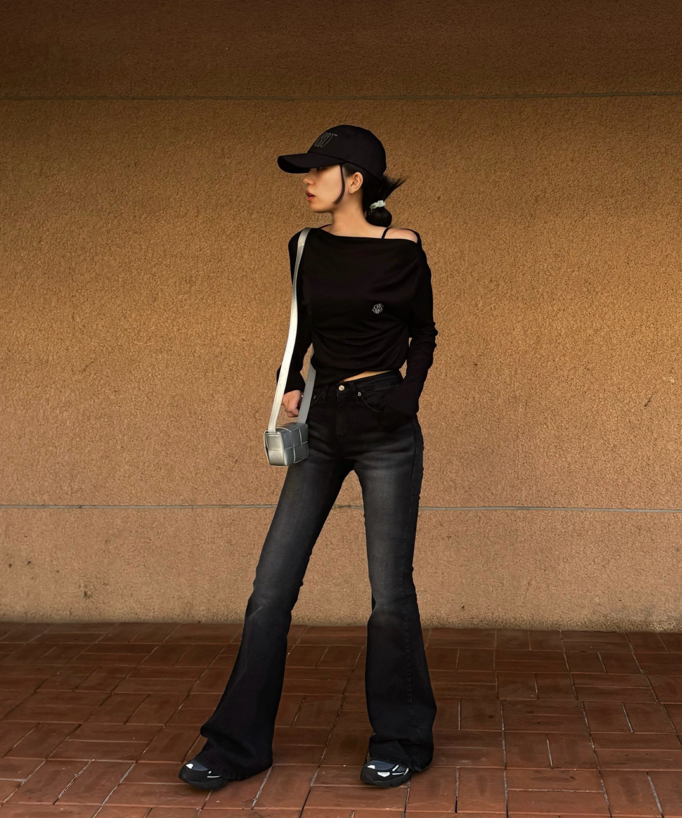 人気 Tシャツ[NICK&NICOLE] HALF SHIRRING DRAPE BOAT NECK TOP MUSINSA | NICK&NICOLE SHIRRING DRAPE BOAT NECK TOP_BLACK