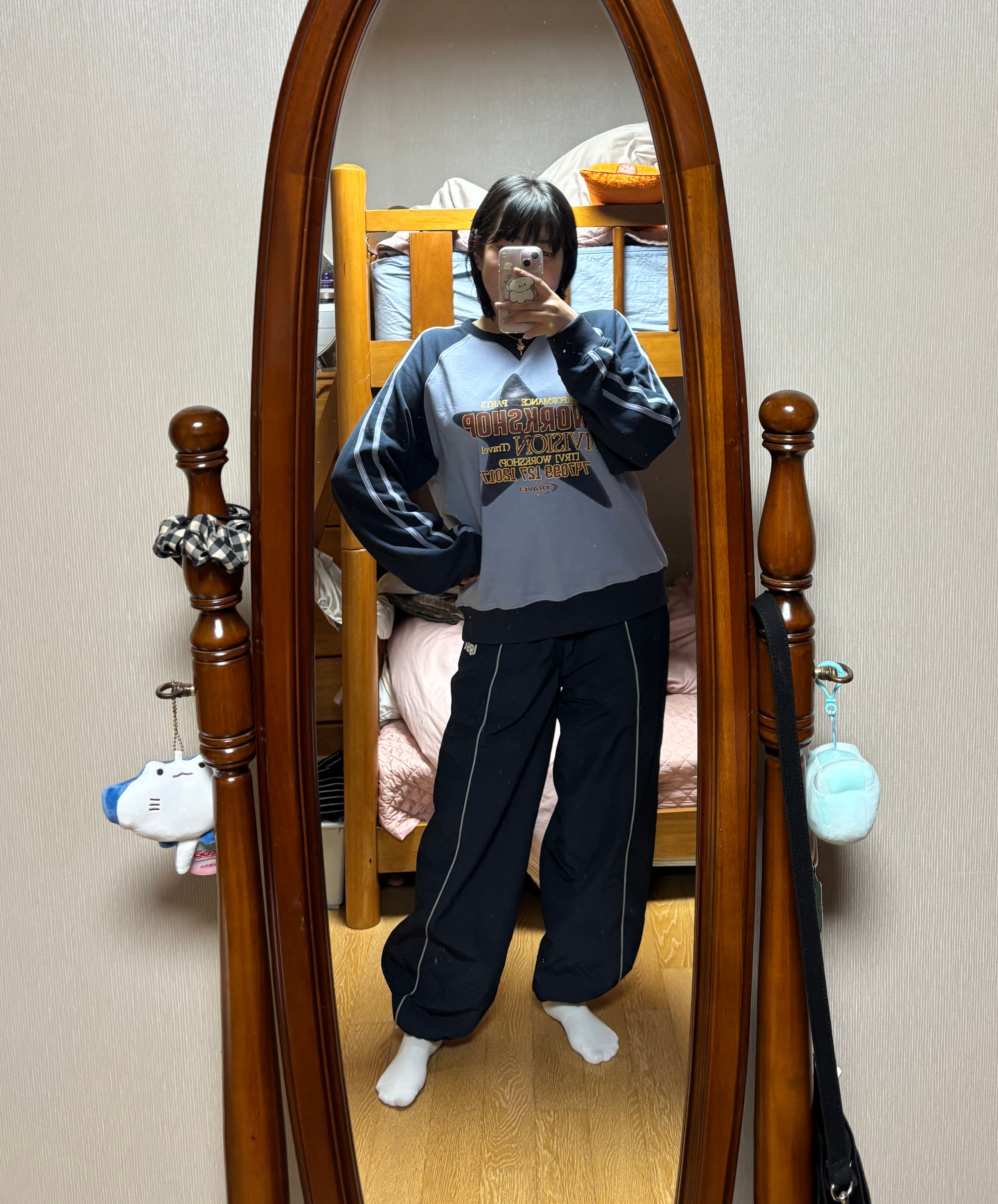 TRAVELのSpray Star Combination Raglan Sweatshirt 全4色 MUSINSA | TRAVEL Spray Star Combination Raglan Sweatshirt