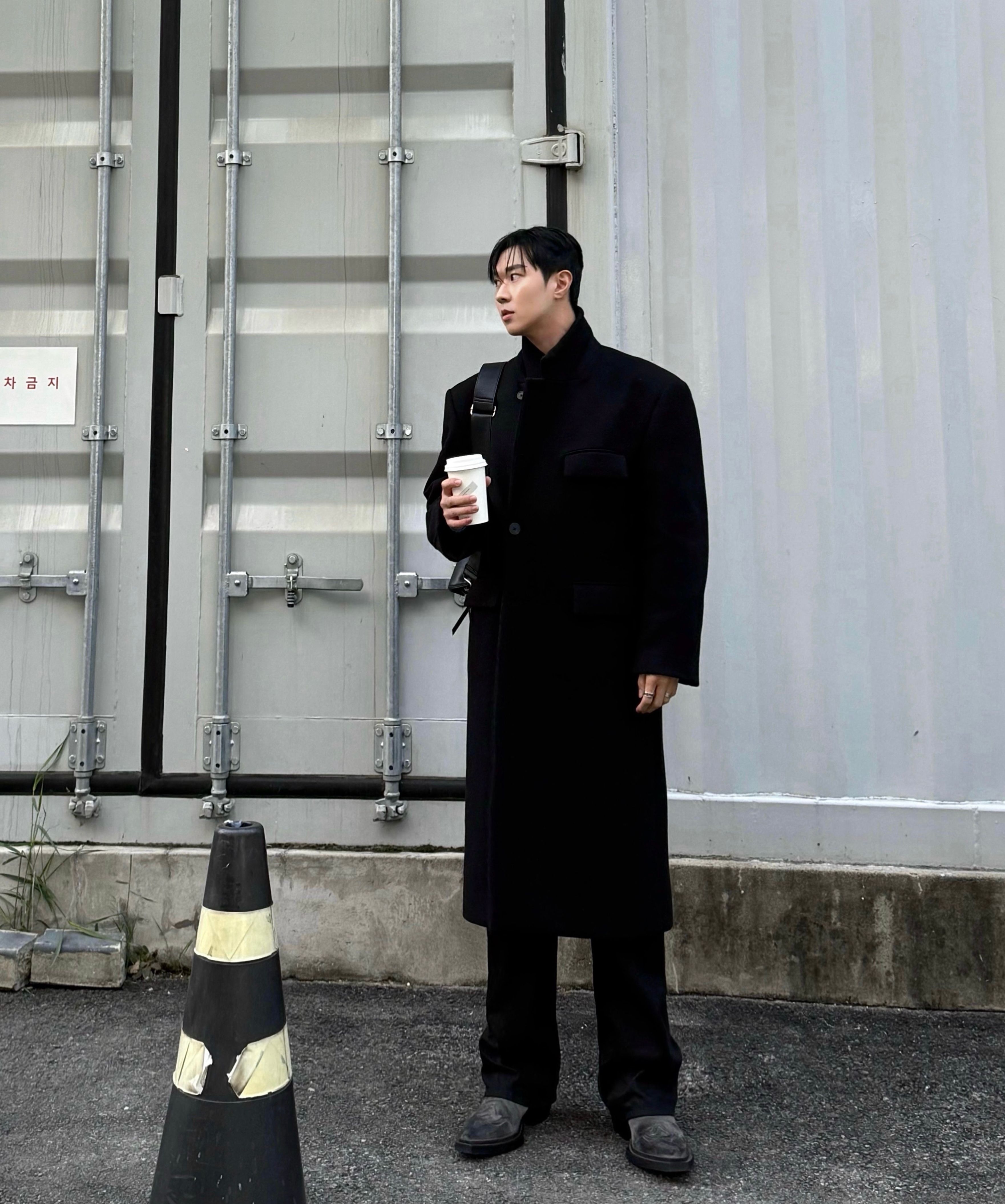 MUSINSA公式 | INSILENCE ニューフェルト オーバーサイズコート BLACK