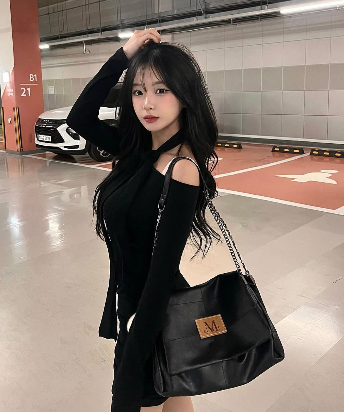 MUSINSA公式 | MUCENT Infinity Leather Chain Shoulder Bag