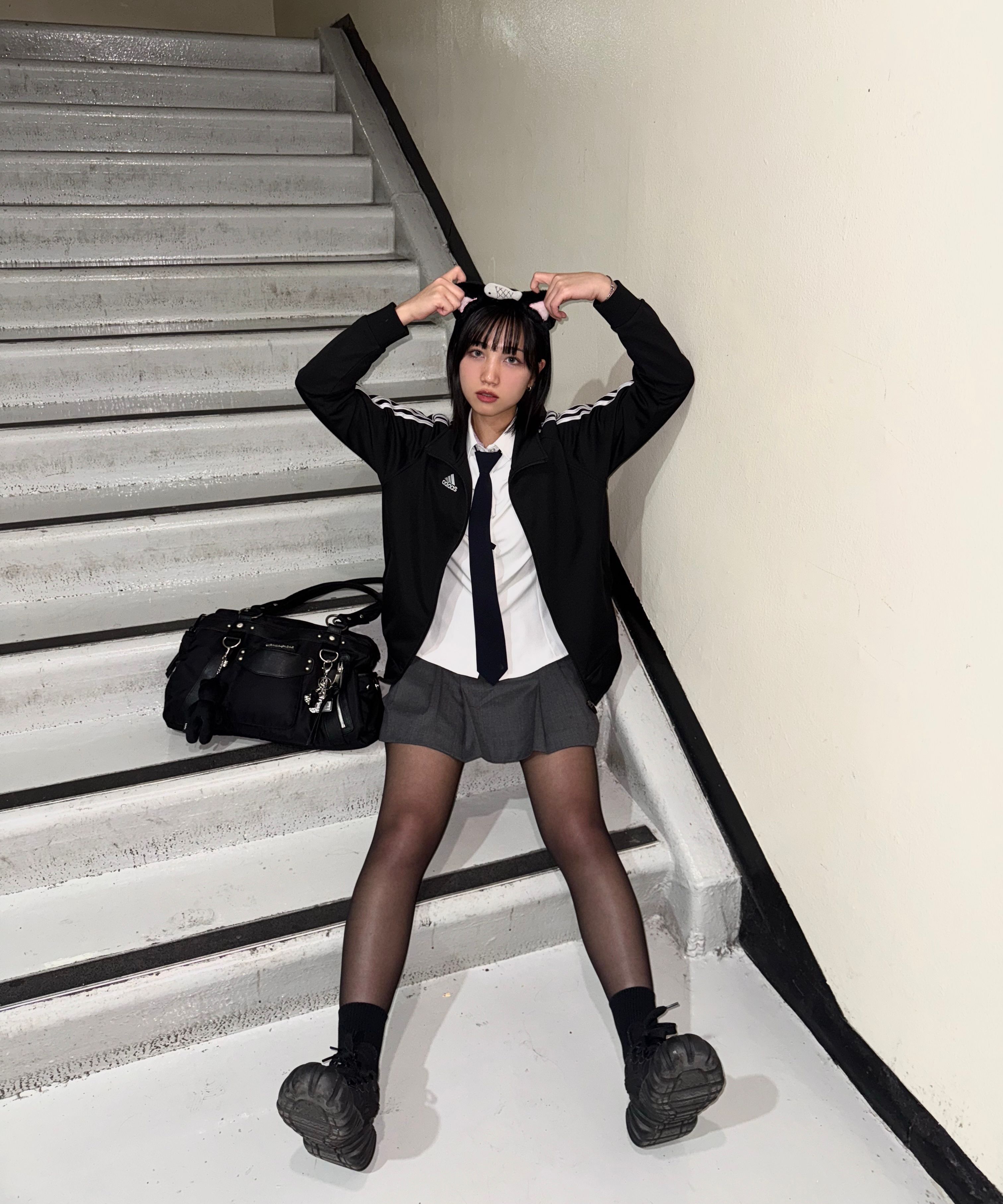 MUSINSA公式 | IUGAMAKARAS Studded Nylon Shoulder Bag (Black)