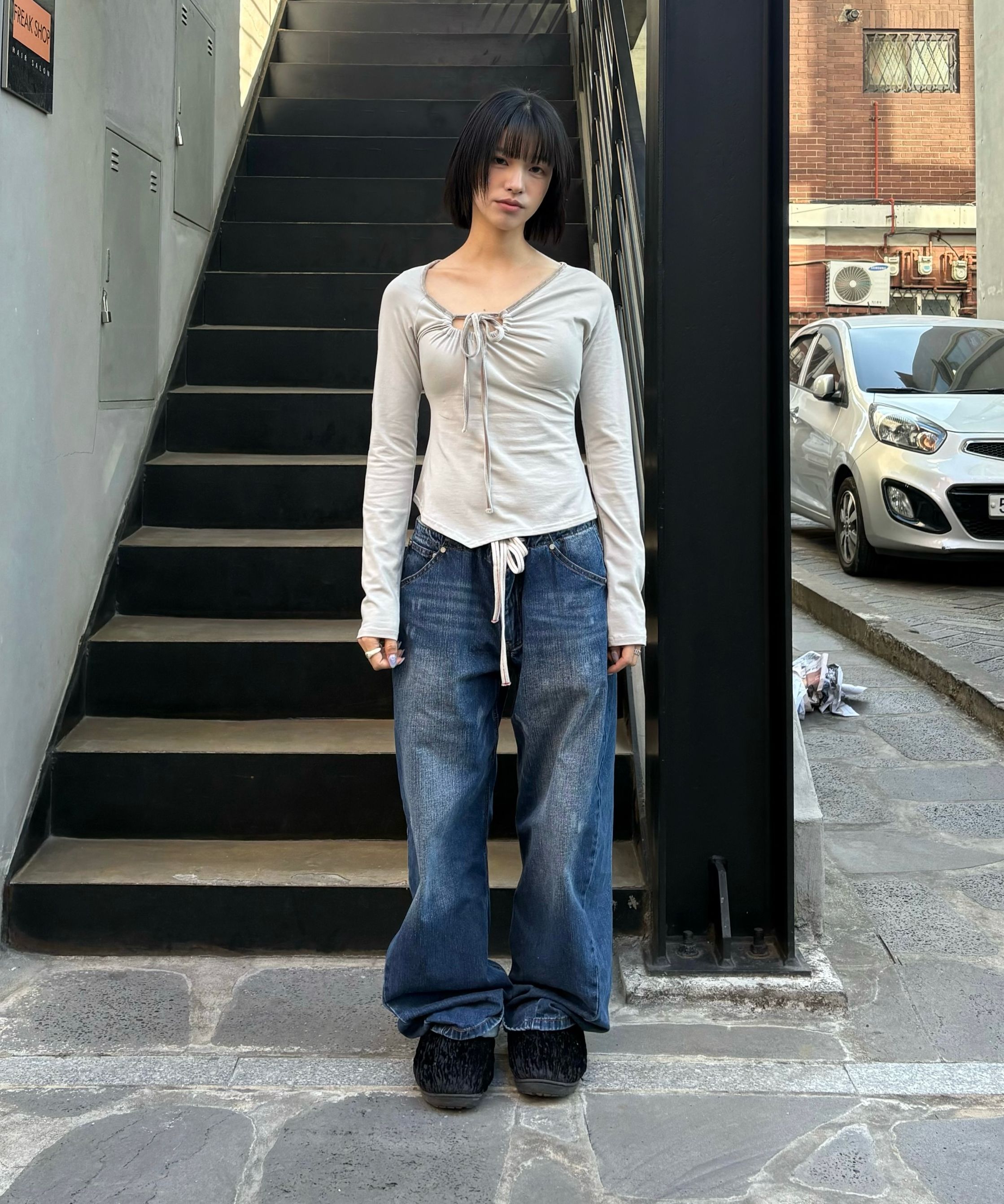 MUSINSA | SCULPTOR Zen Velvet Trimming Top Taupe