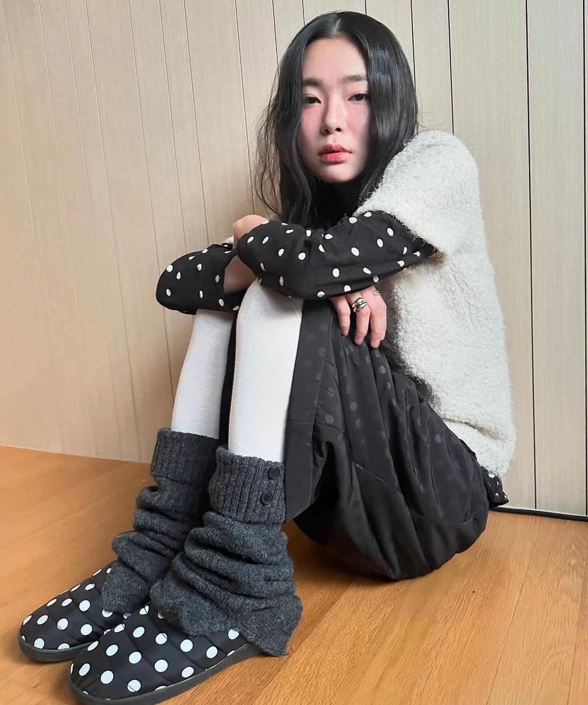 MUSINSA | MISEKI SEOUL Button knit leg warmer BLACK