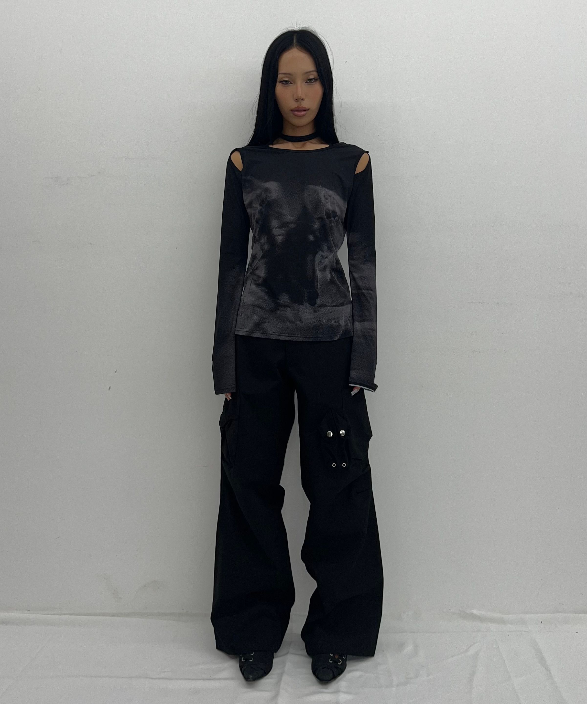 MUSINSA | NACHE CUT-OUT SLIM FIT LONG SLEEVE BLACK