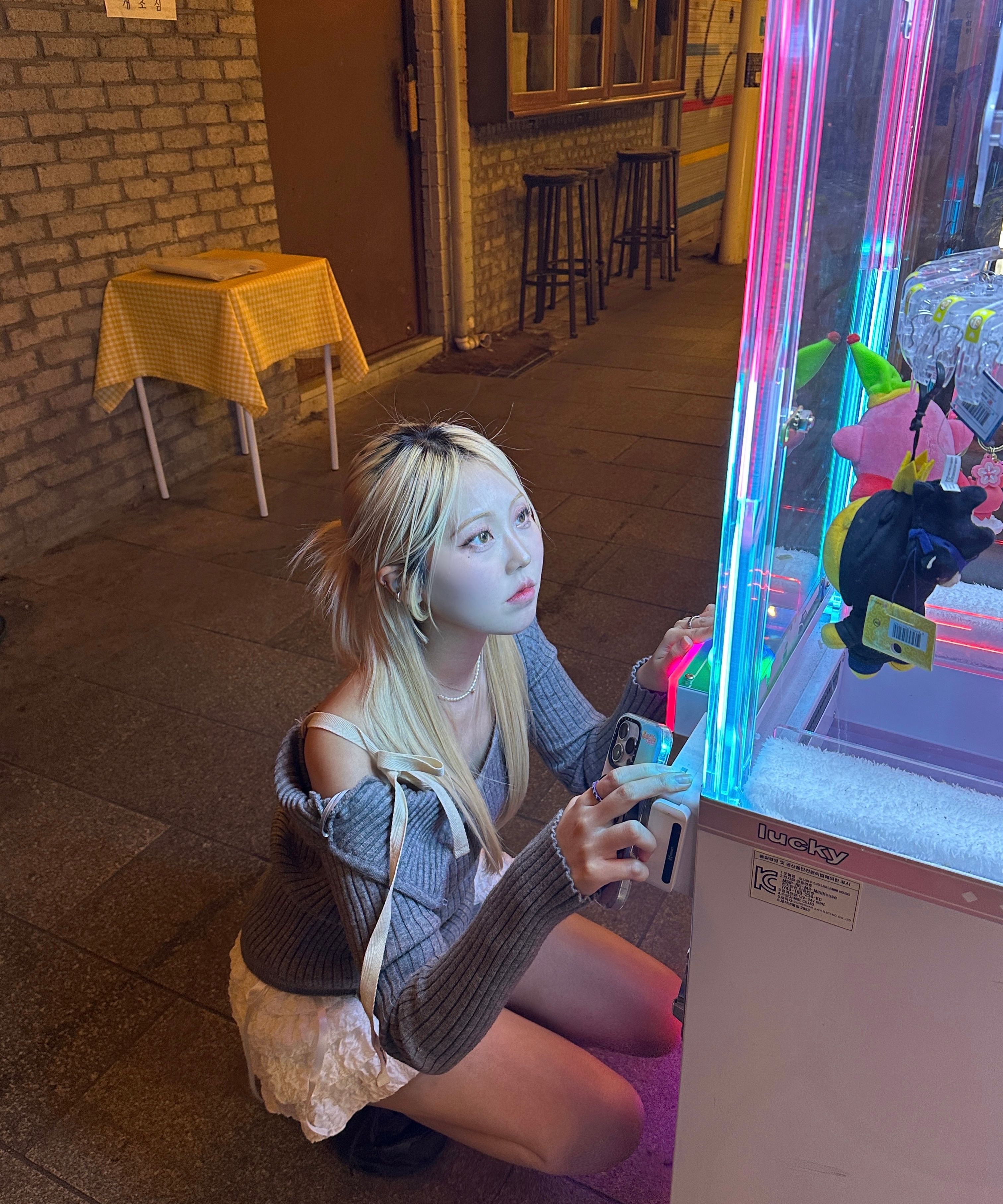 MUSINSA公式 | GLOWNY ISA ASYMMETRICAL KNIT TOP (GRAY)