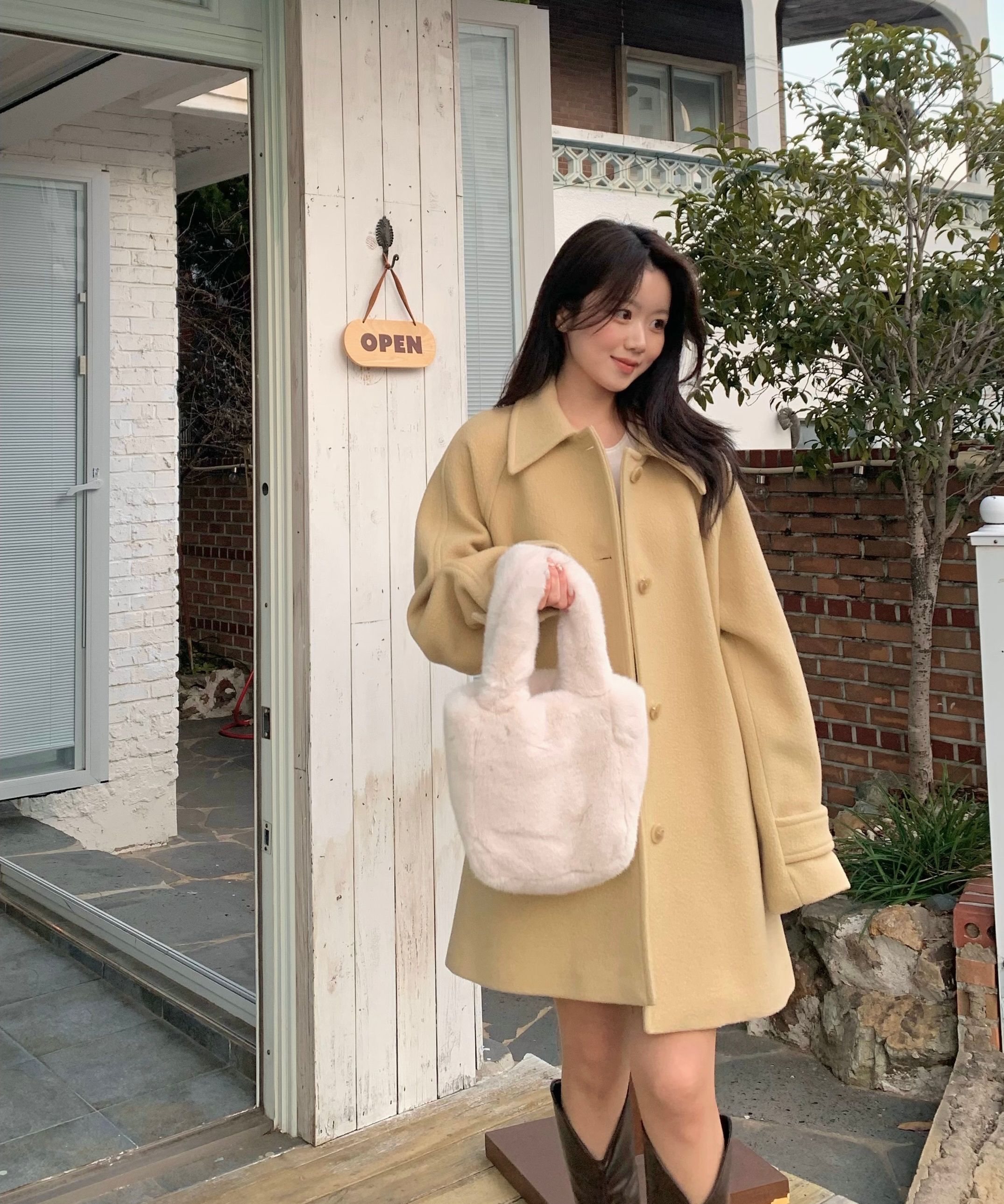 トートバッグ MOLLIOLLI Koya eco-fur mini fur bag winter bag sky blue MW1W MUSINSA公式 | MOLLIOLLI Koya Fake Fur Mini Fur Bag Winter