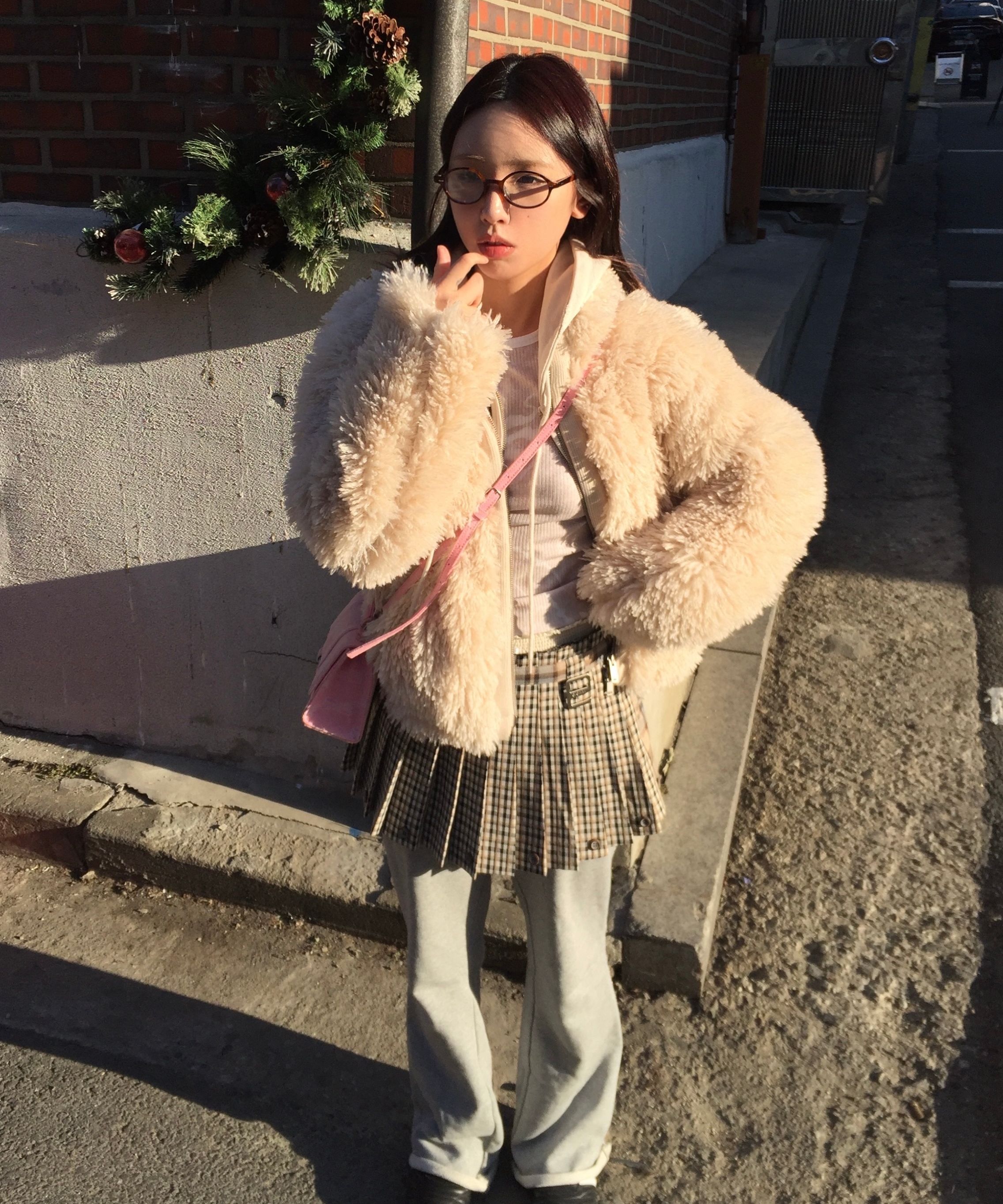 MUSINSA公式 | AEAE I LOVE CANDY Crop Hoodie zip-up -[BROWN]