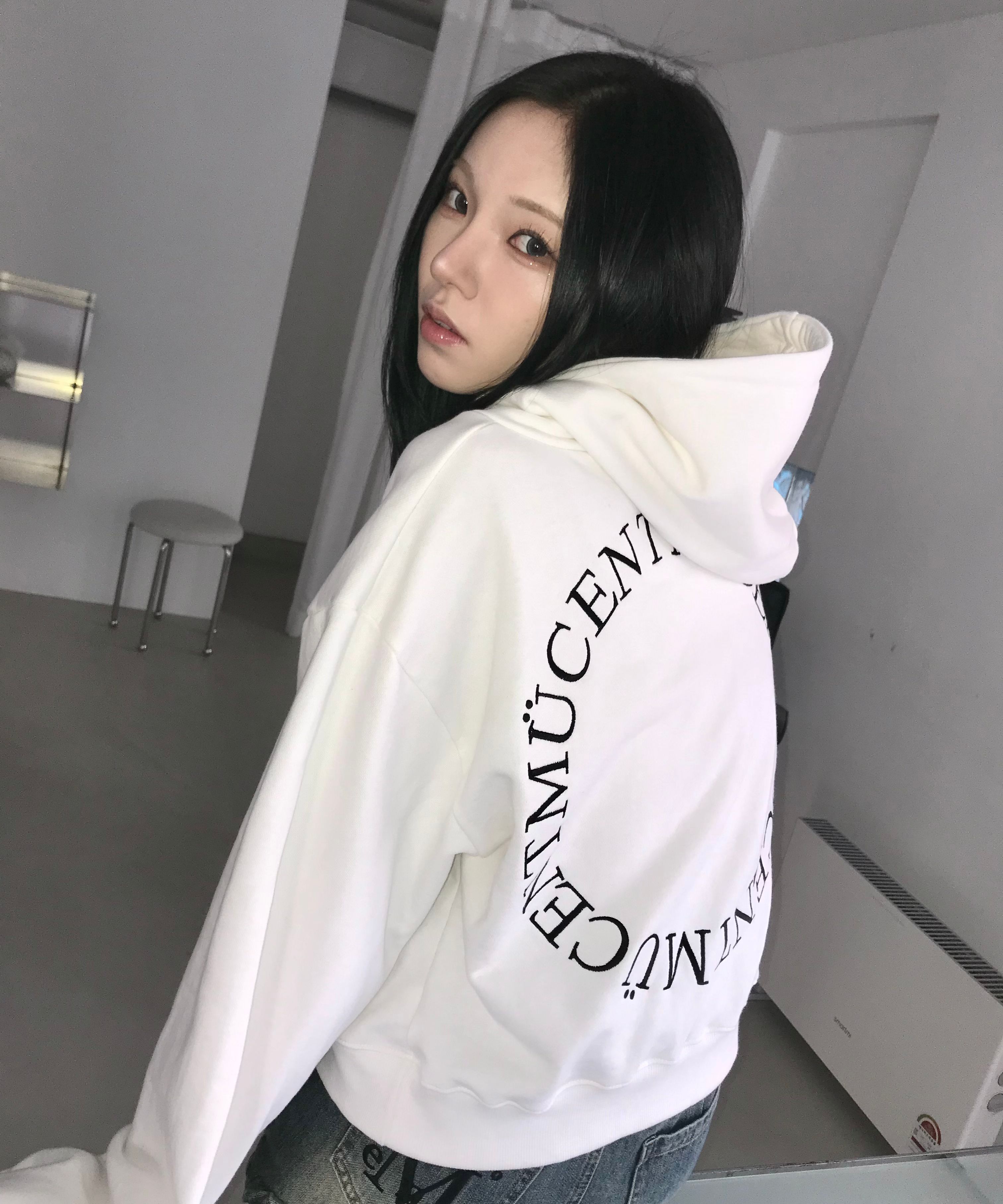 MUSINSA公式 | MUCENT Round Back Logo Hoodie (3 Colors)