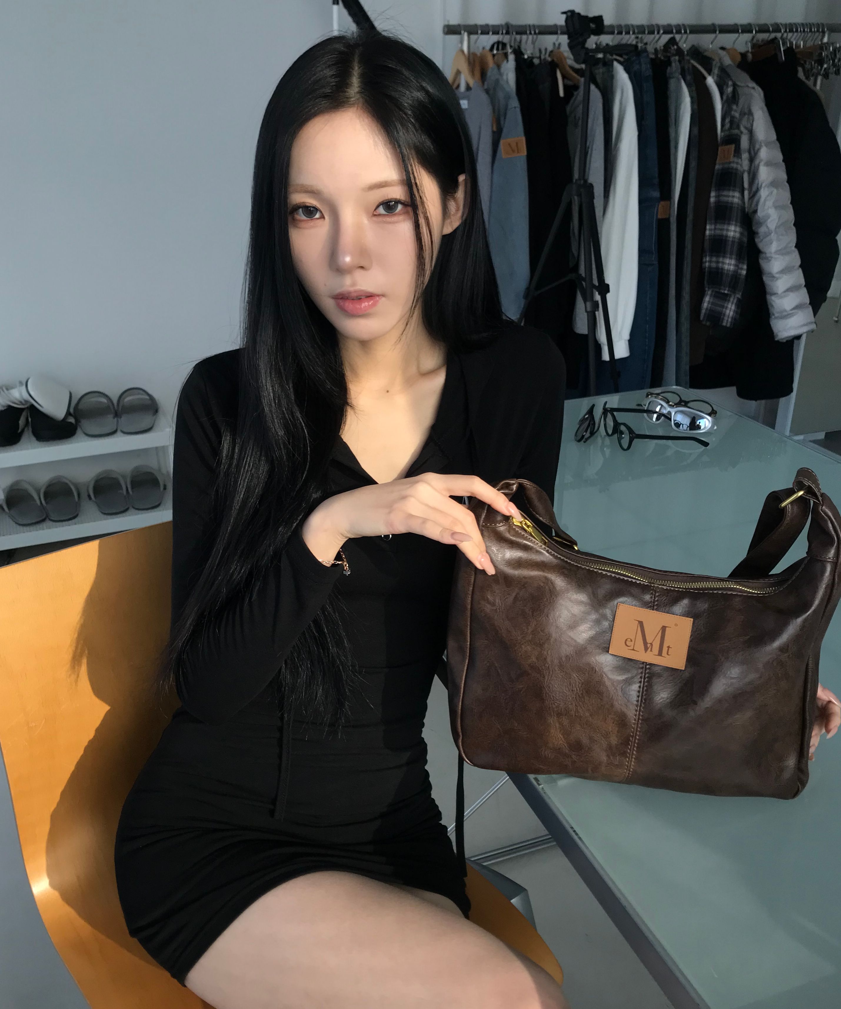 MUSINSA | MUCENT Merin Gold Line Leather Shoulder Bag Unisex