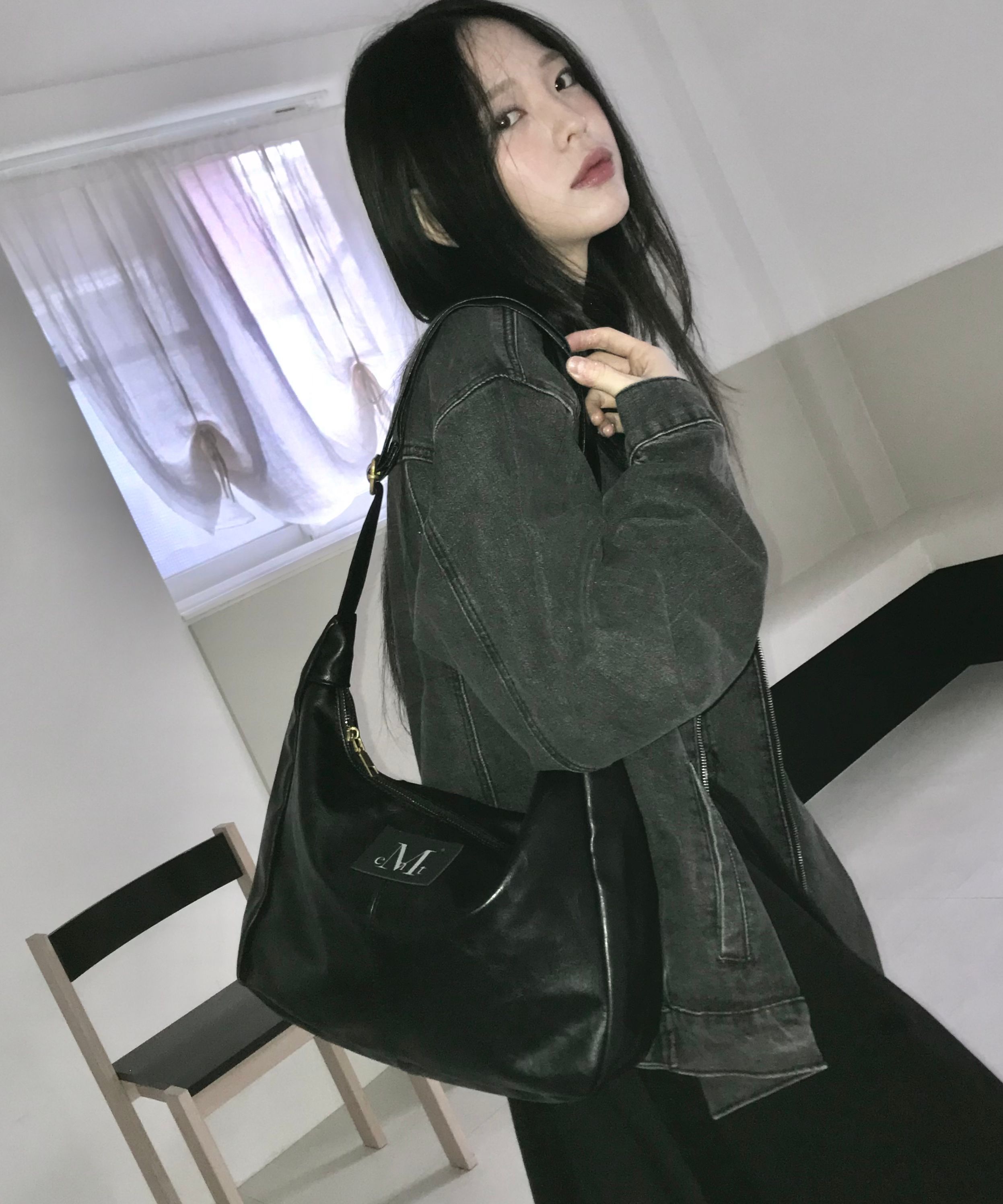 MUSINSA公式 | MUCENT Merin Gold Line Leather Shoulder Bag