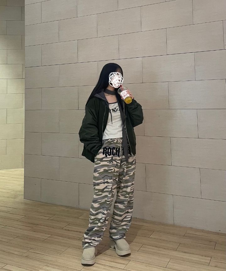 MUSINSA公式 | ROCKCAKE Camo Metal Graphics Pants - Black