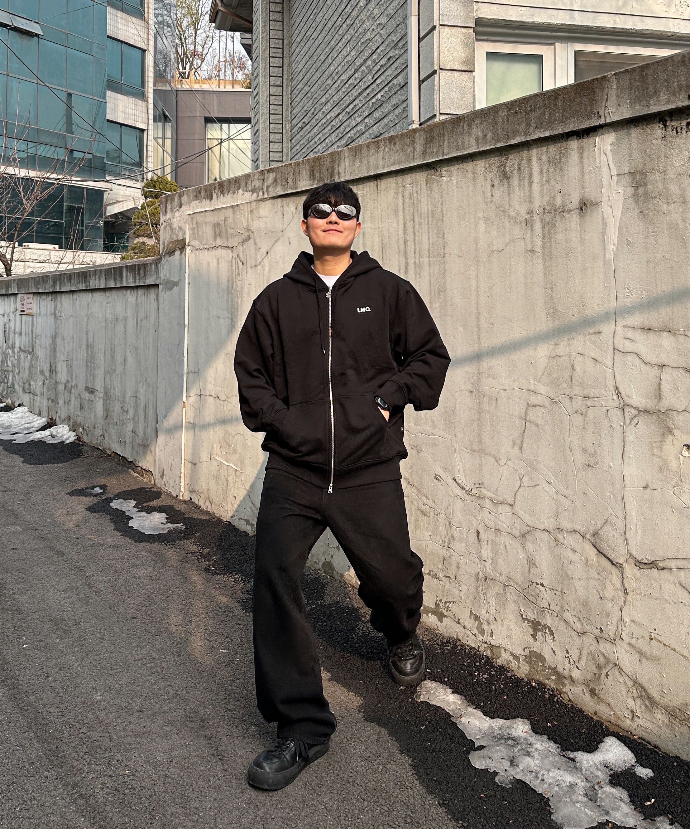 MUSINSA公式 | LMC OG ZIP-UP HOODIE black