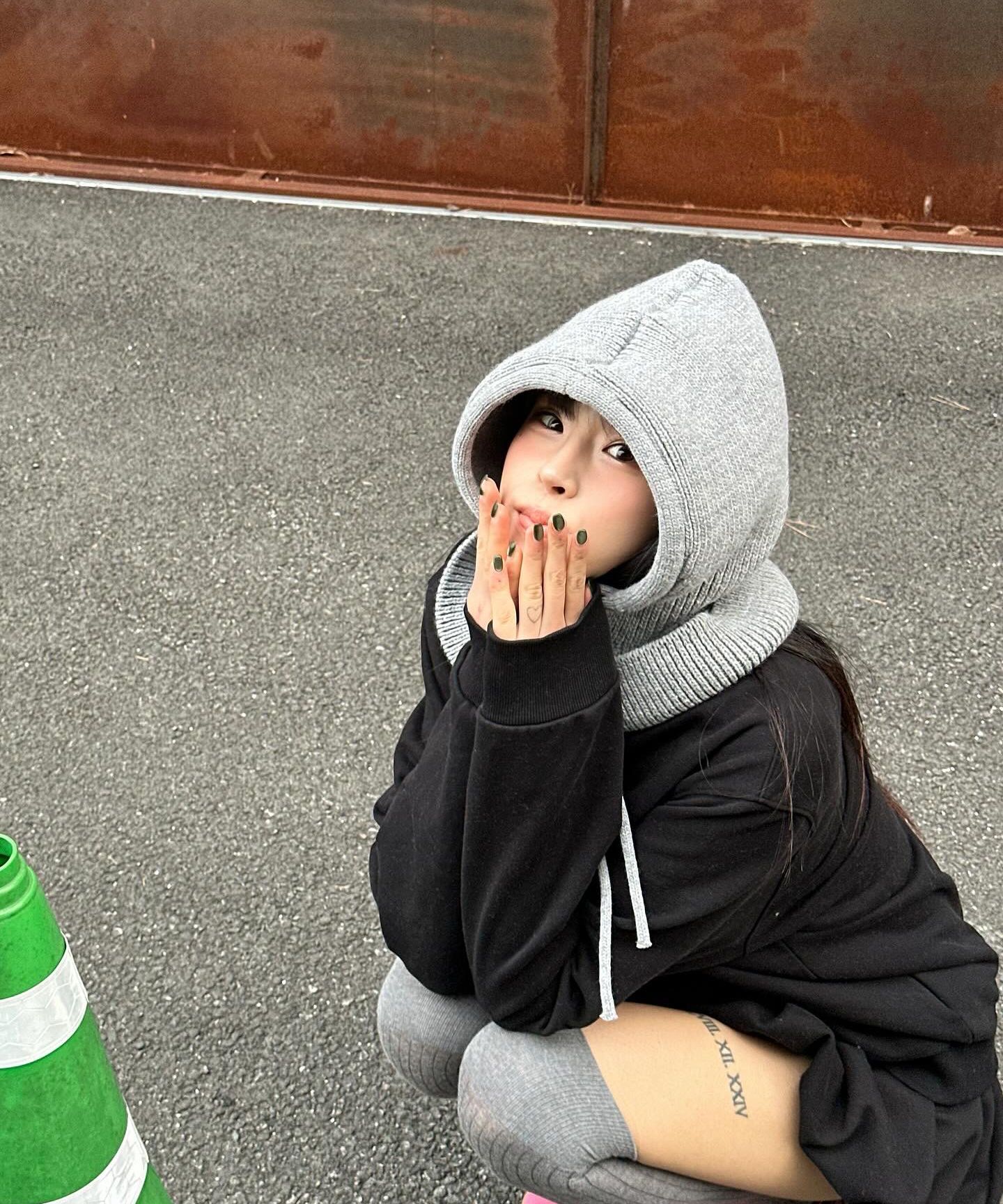 MUSINSA公式 | HAVISM FLOWER ZIP UP HOOD (GREY)