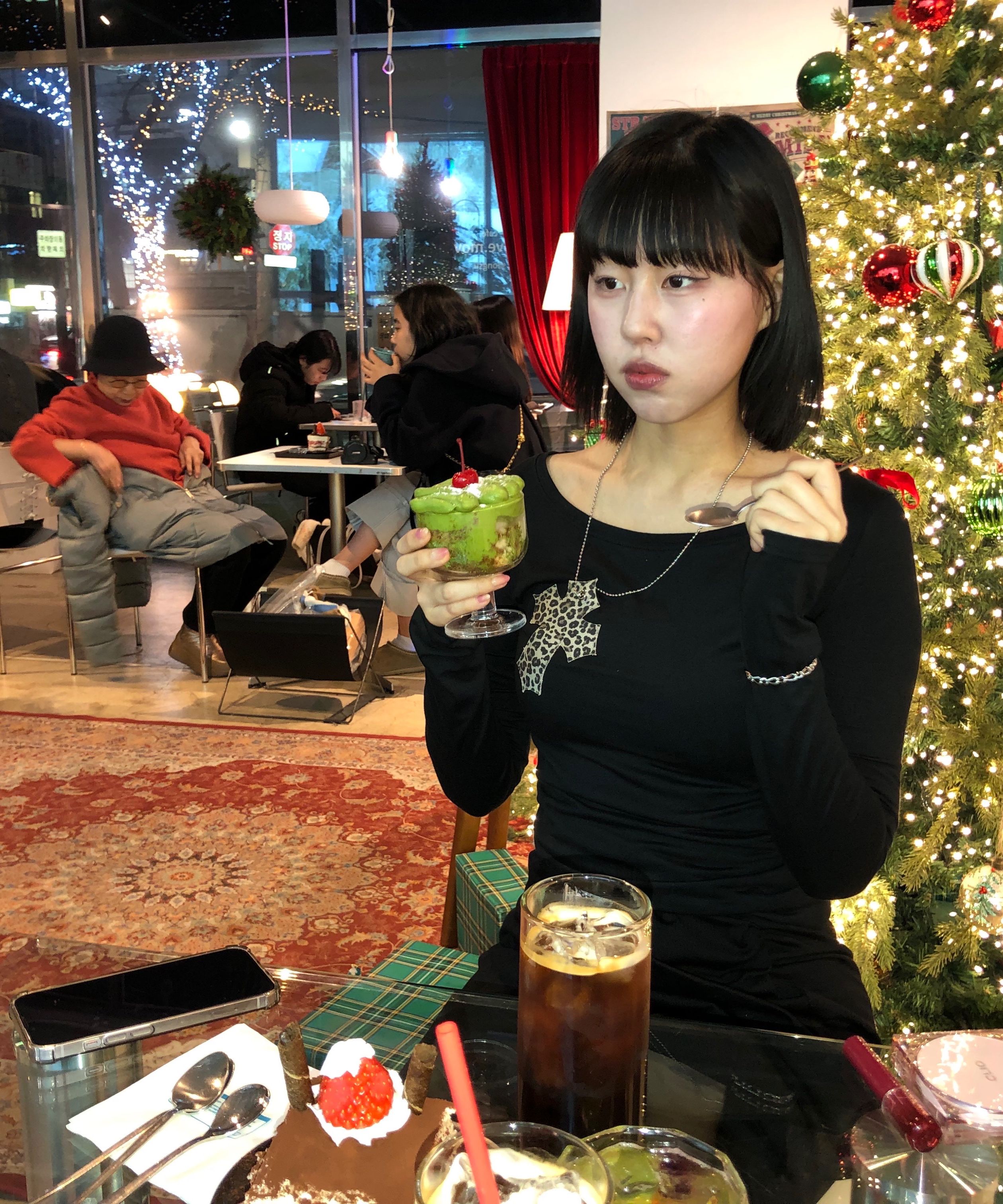 MUSINSA公式 | ILLIO White leopard cross necklace top