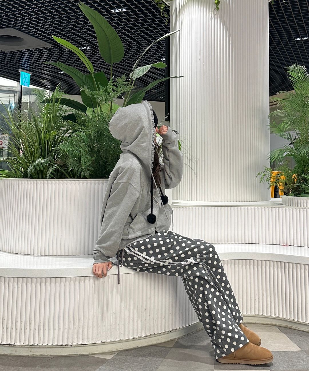 MUSINSA公式 | RONRON DOT LACE LINE SWEAT PANTS CHARCOAL