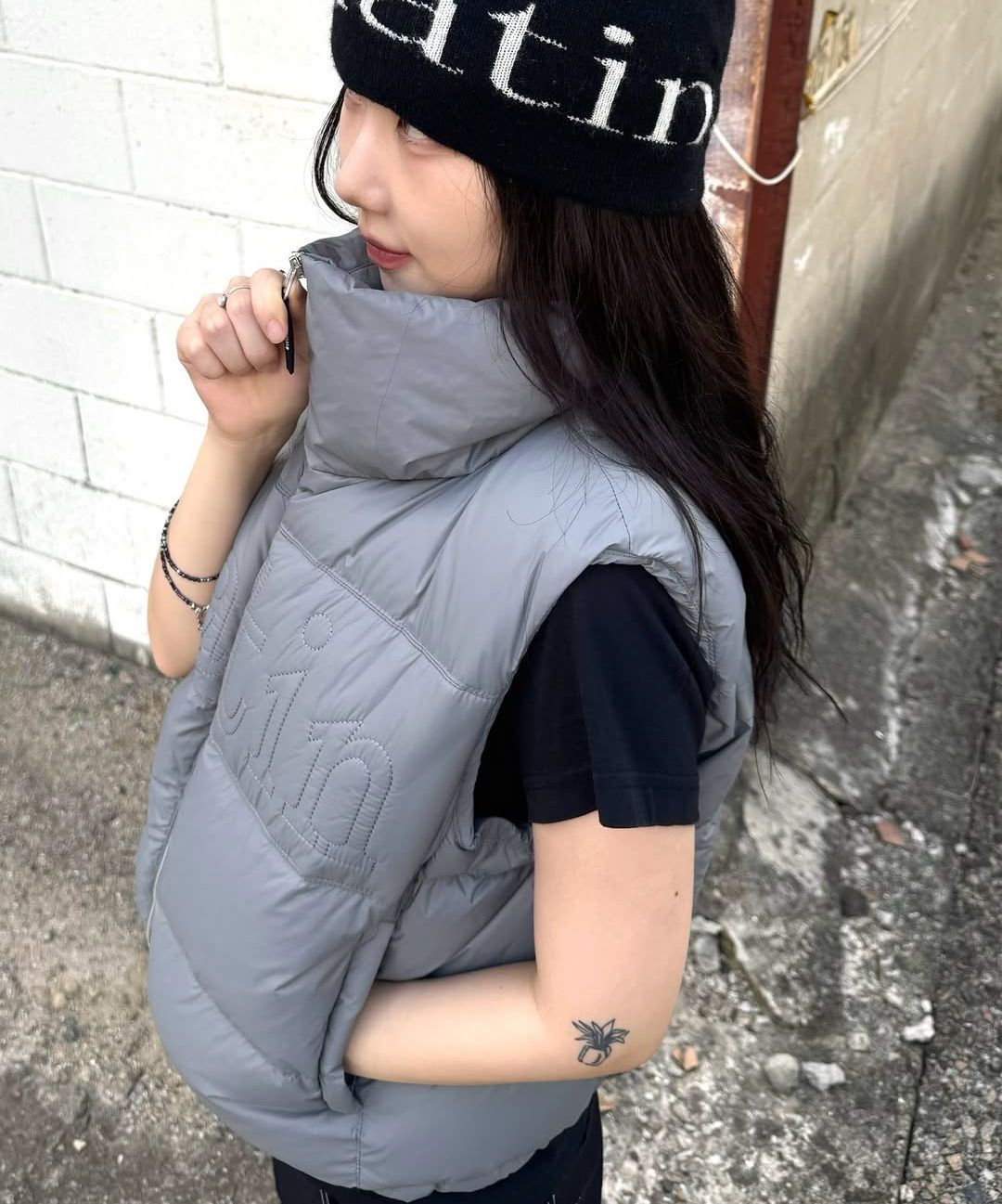 MUSINSA公式 | MATIN KIM LOGO JACQUARD SHORT BEANIE IN BLACK