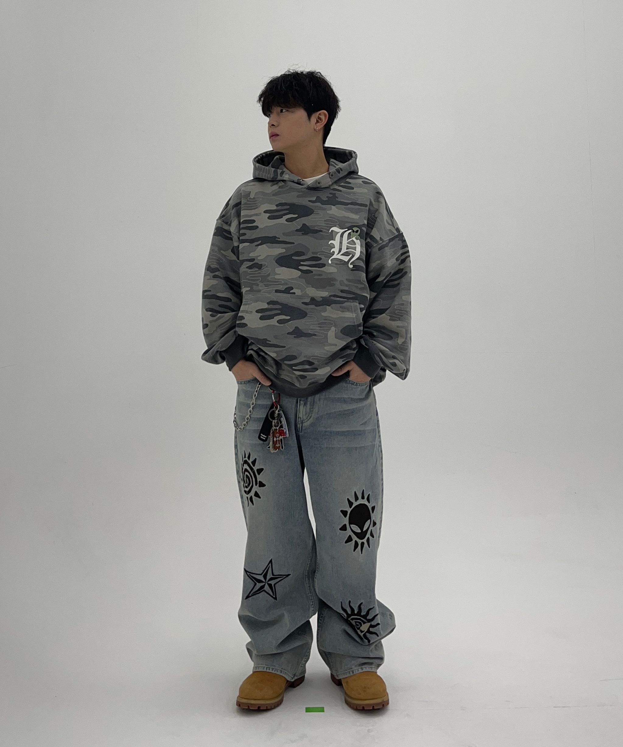 MUSINSA | HOODHOOD Western Alien Embroidered Denim Pants