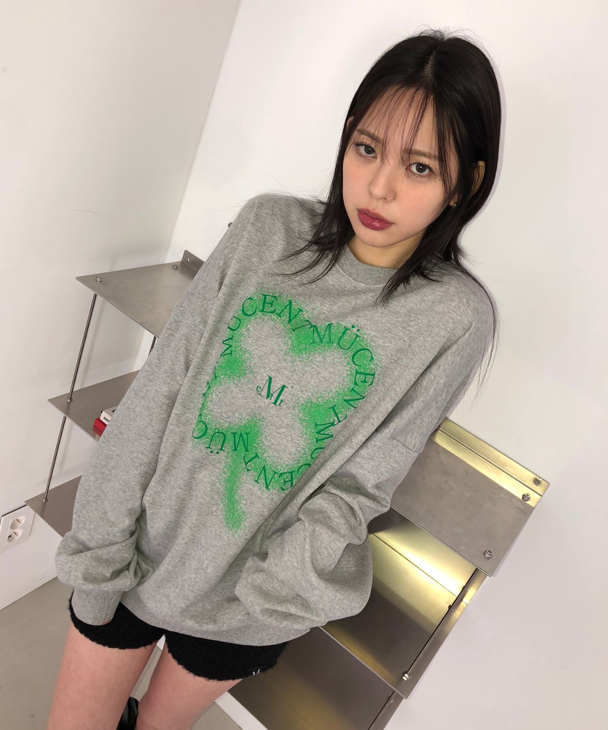 MUSINSA | MUCENT Clover Lettering Loose Fit Long Sleeve Man
