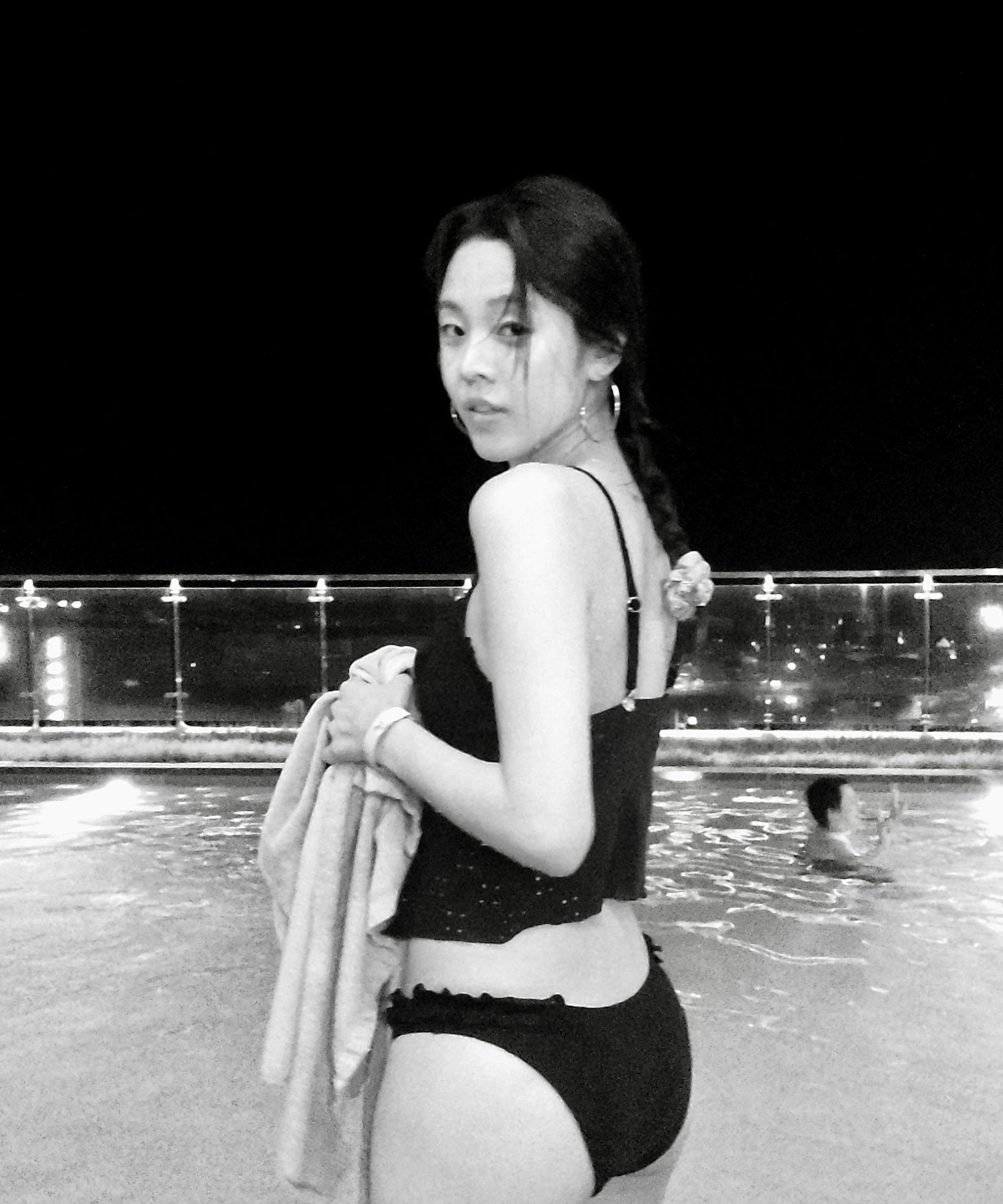 MUSINSA | GLOWNY FRILL HIGH CUT BIKINI BOTTOM (BLACK)