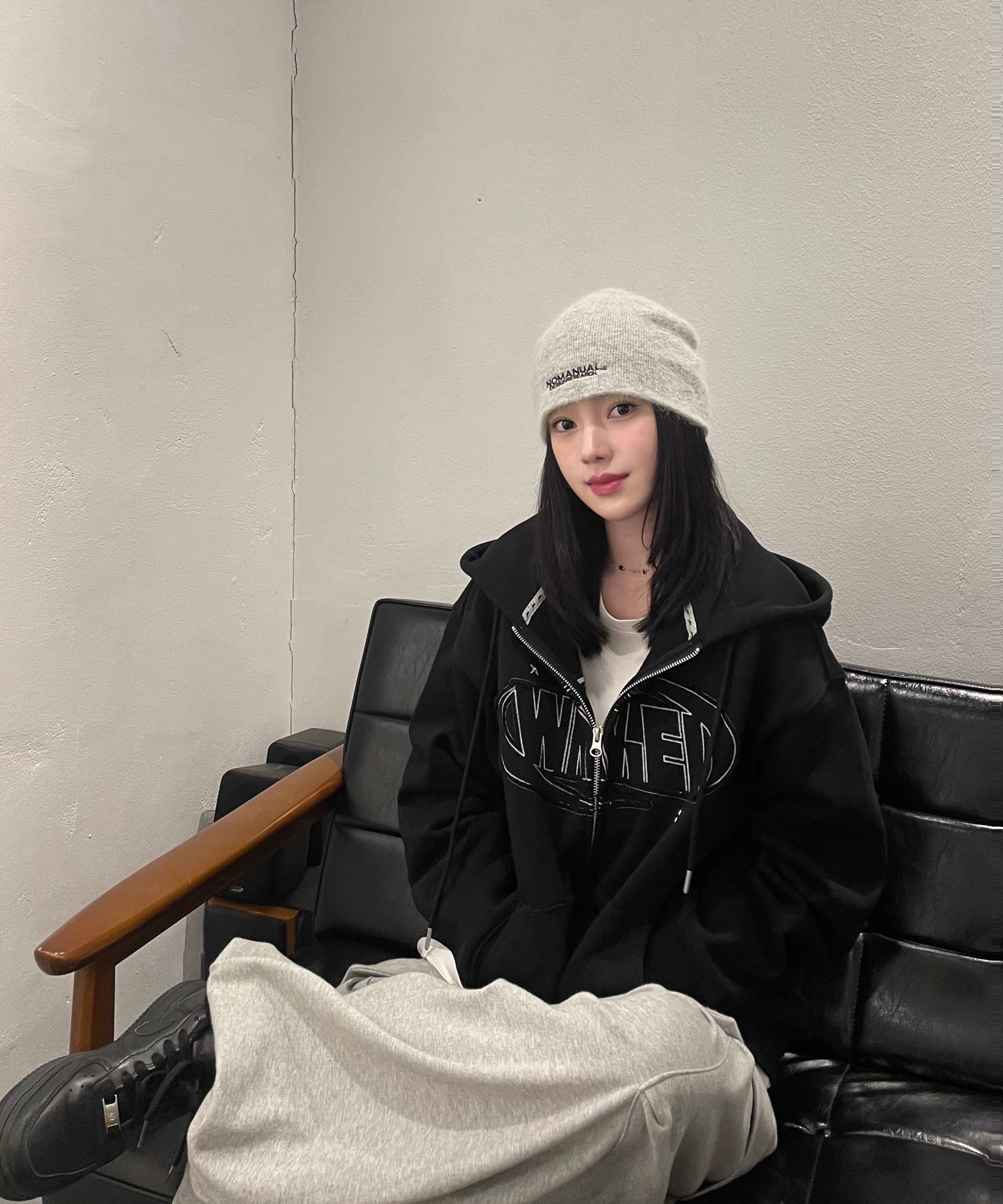 MUSINSA | WAI KEI Logo Applique Hooded Zip-Up Black