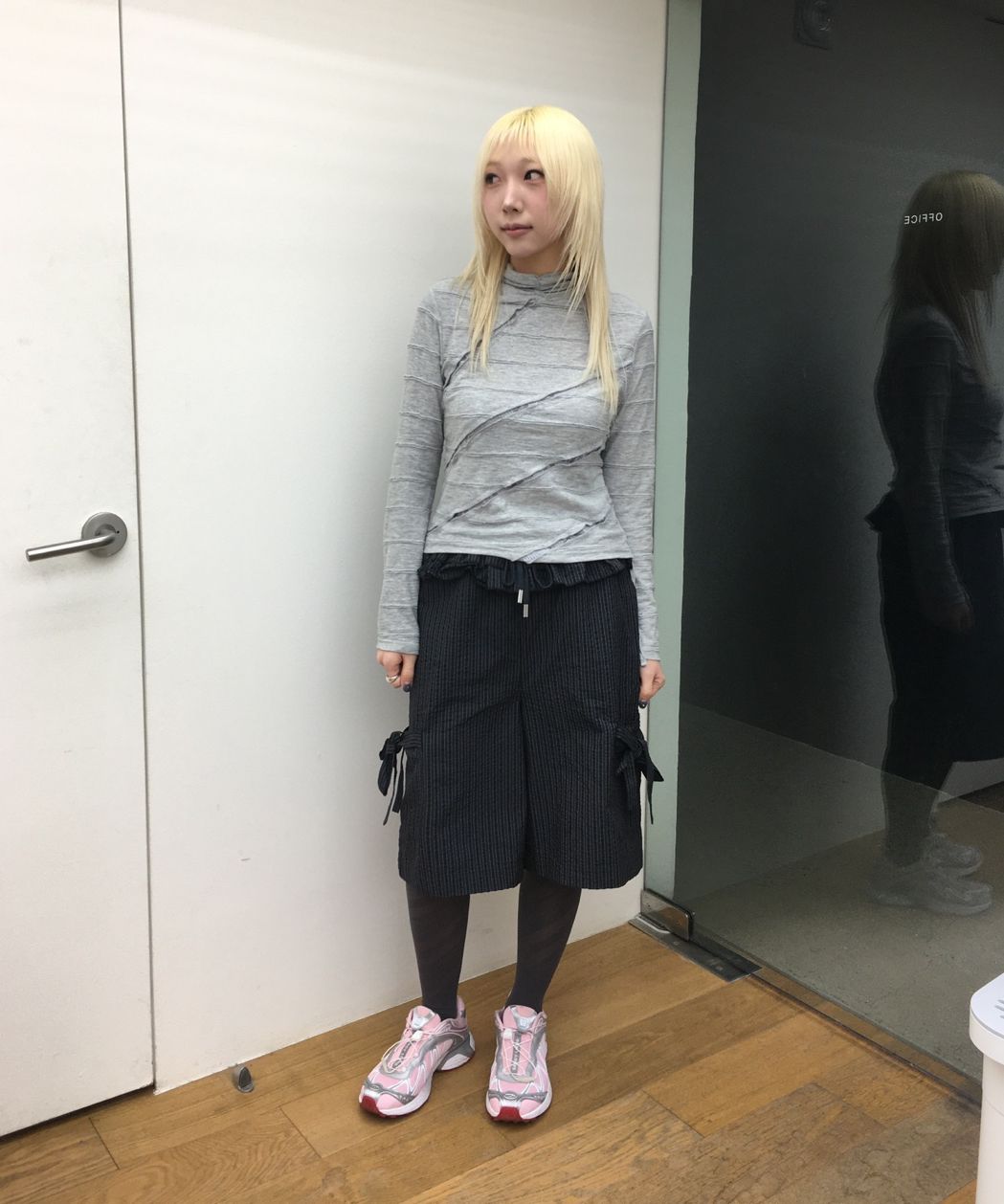타입서비스(TYPESERVICE) Ruffled Stripe Pocket Pants [Gray