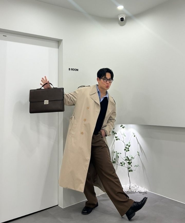 MUSINSA | INSILENCE Oversize Trench Coat BLACK