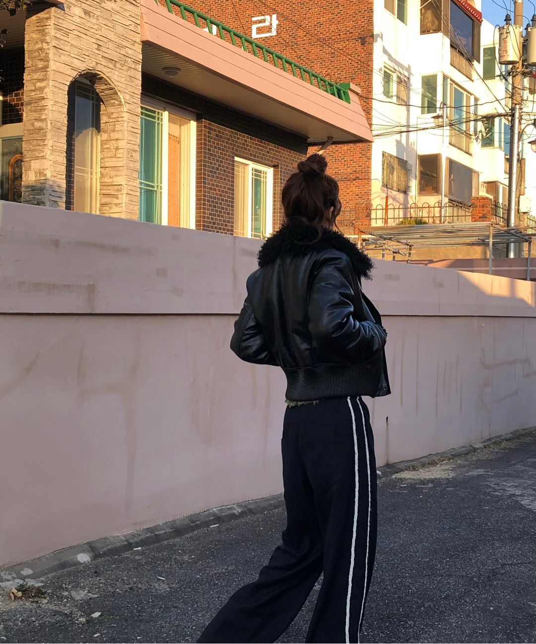 MUSINSA公式 | MILLO WOMEN Twill Wide Track Pants [Deep Navy]