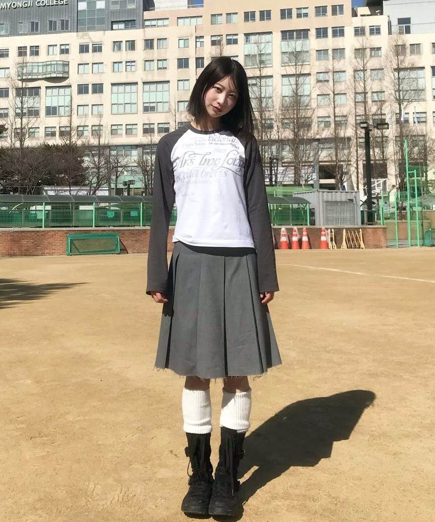 MUSINSA | LMC WM GRADATION LETTERING RAGLAN LONG SLV TEE brown