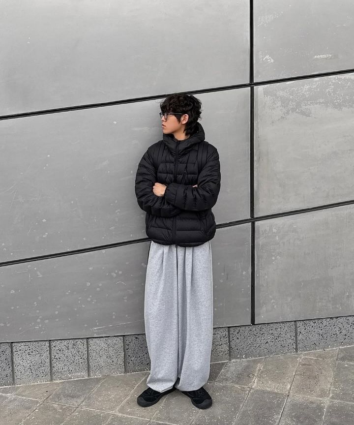 【DEARMINE】One-tuck Balloon Sweatpants DEARMINE】One-tuck Balloon Sweatpants Designer fashion