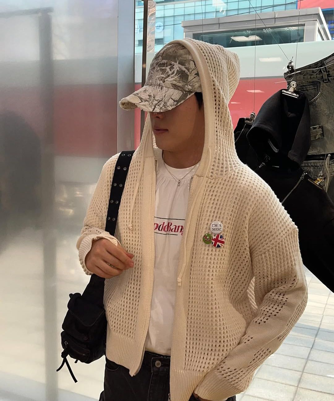 MUSINSA公式 | SCHISM INDUCING CROSS MESH ZIP HOODIE BLACK