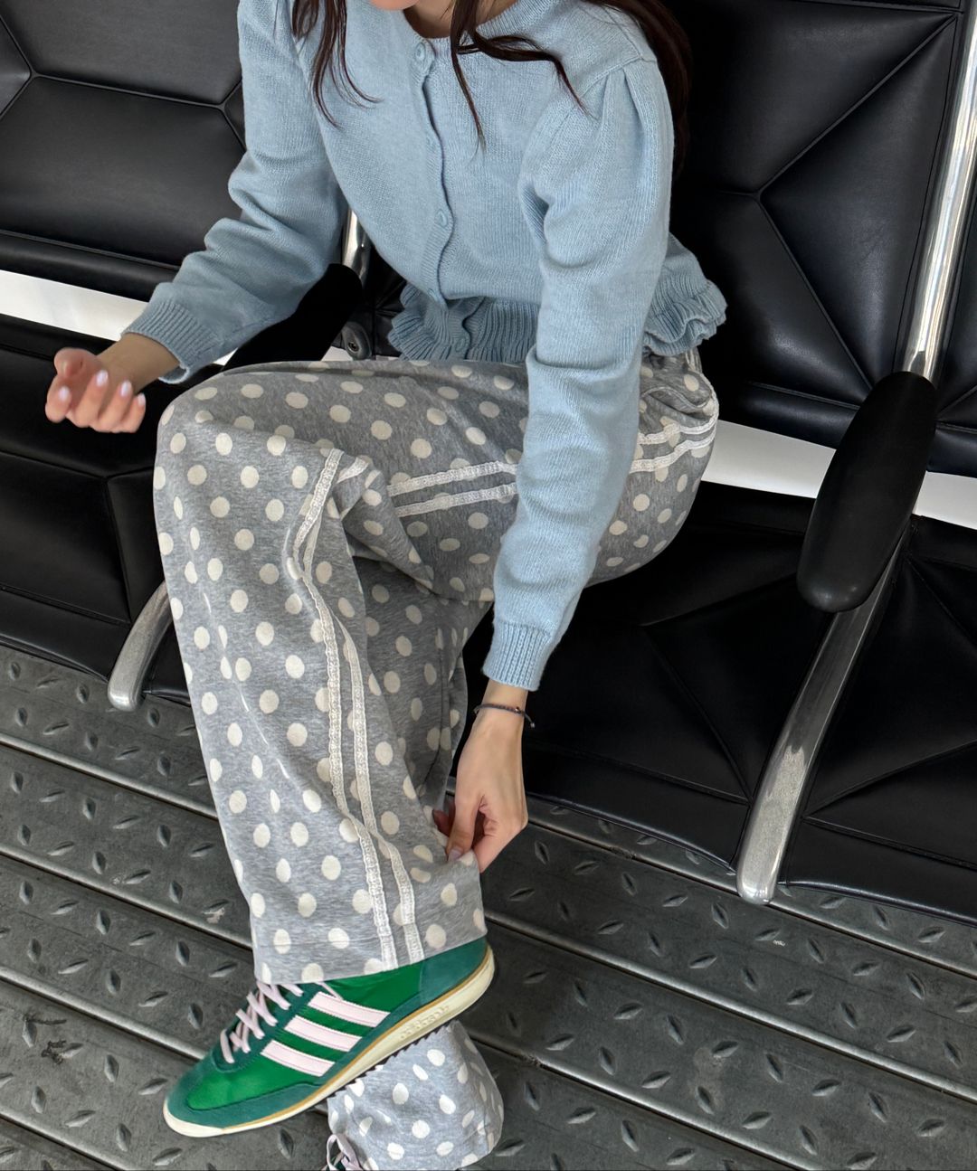 MUSINSA公式 | RONRON DOT LACE LINE SWEAT PANTS CHARCOAL