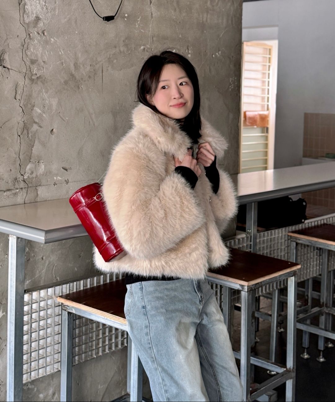 하이스쿨디스코(HIGH SCHOOL DISCO) 버클 롱 헤어 퍼 자켓 - 사이즈