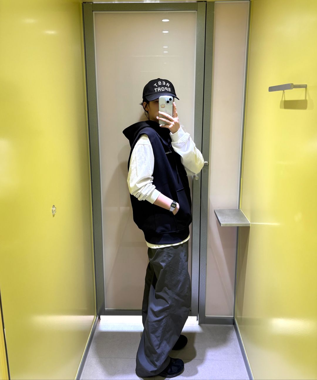 MUSINSA | REST&RECREATION SLEEVELESS HOOD - CHARCOAL