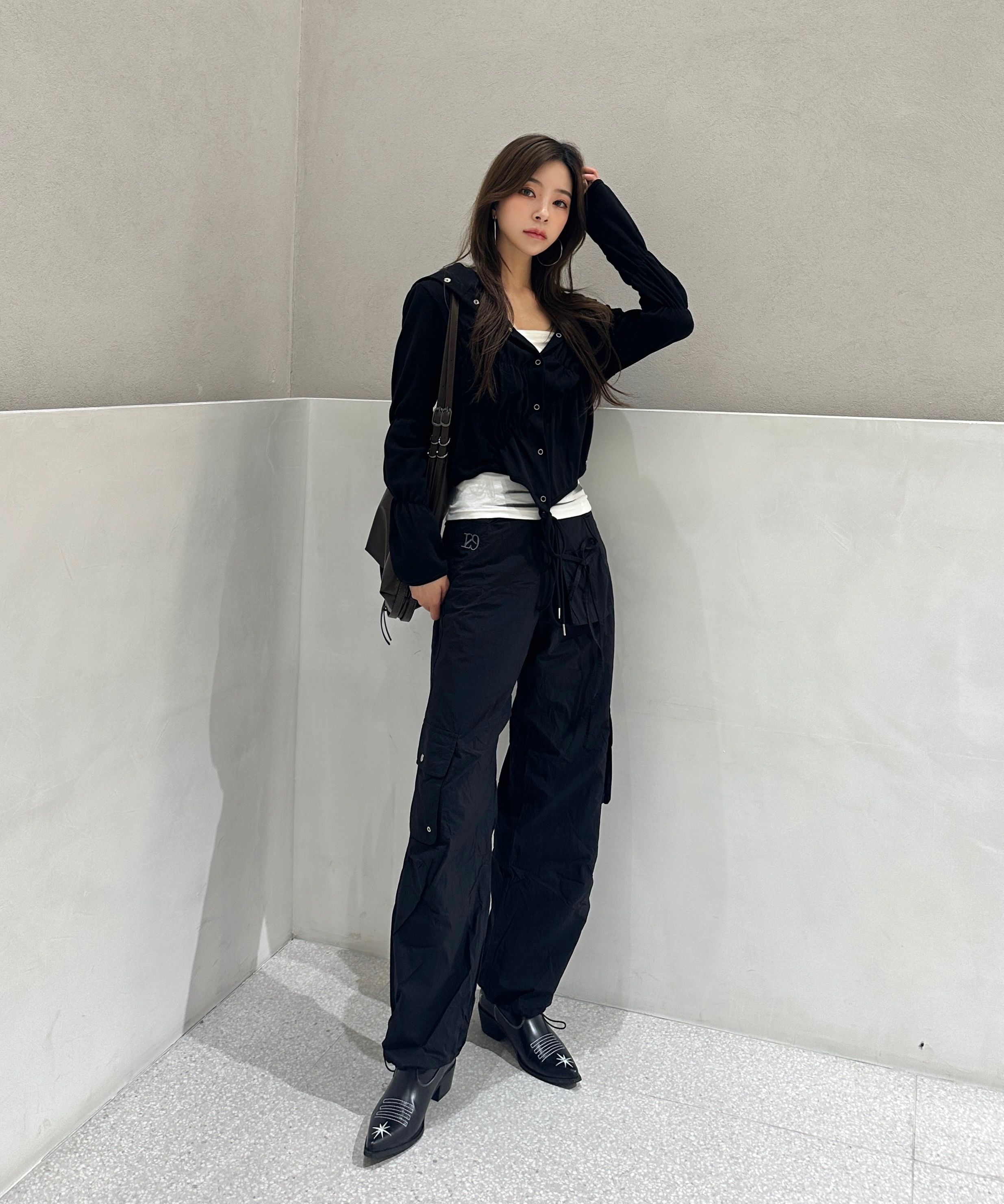 MUSINSA公式 | ILLIGO Nylon string cargo banding pants black