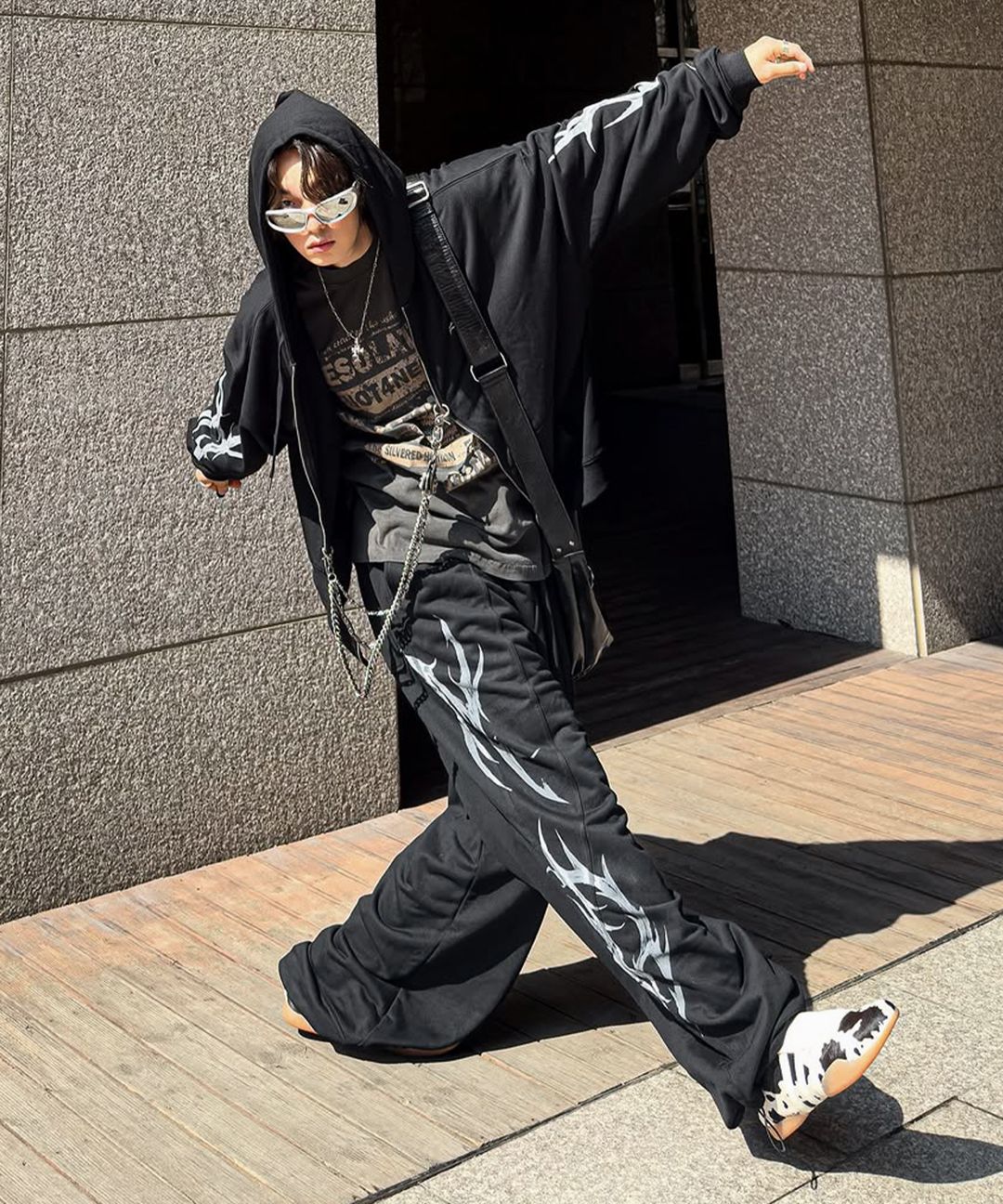 韓国発!【NOT4NERD】Dagger Tribal Logo Incision Sweat Pants MUSINSA | NOT4NERD Dagger Tribal Logo Incision Sweat Pants