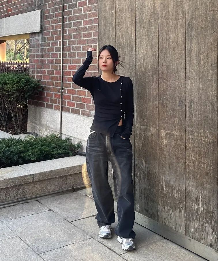 MUSINSA | MISEKI SEOUL Unbalanced button long sleeves CHARCOAL