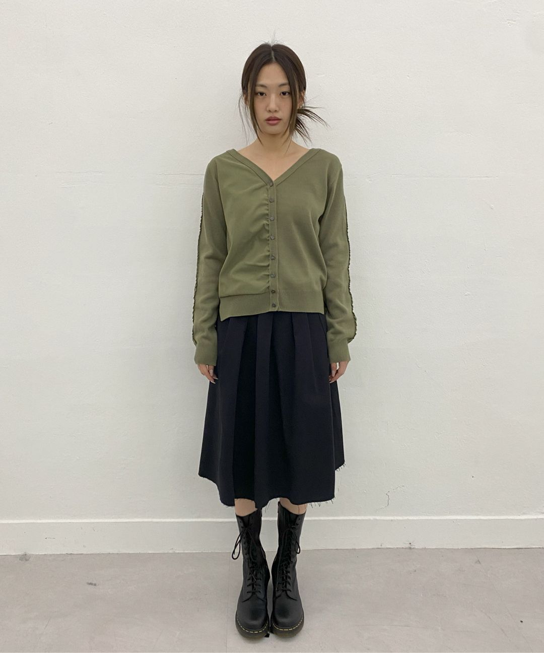 MUSINSA | MILLO WOMEN Cut Off Pleated Skirt [Charcoal Gray]