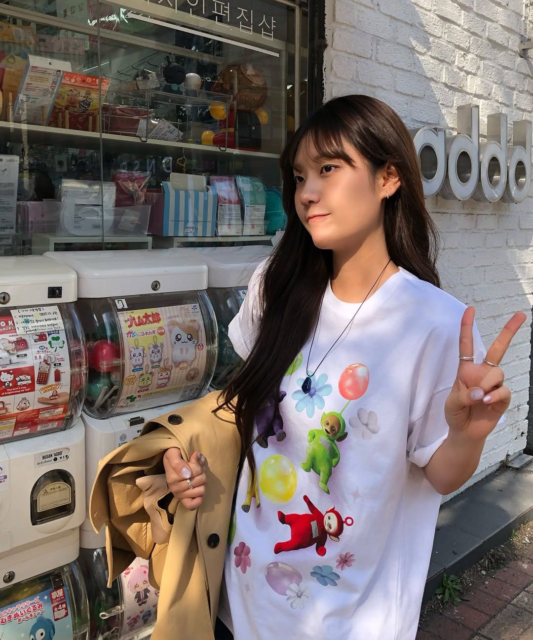 Tシャツ・カットソー LAUGHER Teletubbies Playground T-Shirt Pink TE5 MUSINSA | LAUGHER [Teletubbies] Hug T-shirt - White