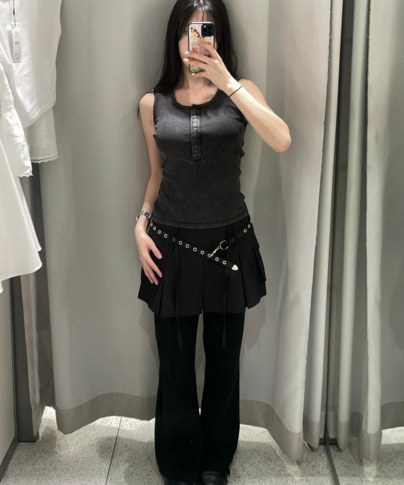 MUSINSA公式 | HELENE PARIS Pleated Cargo Pocket Mini Skirt