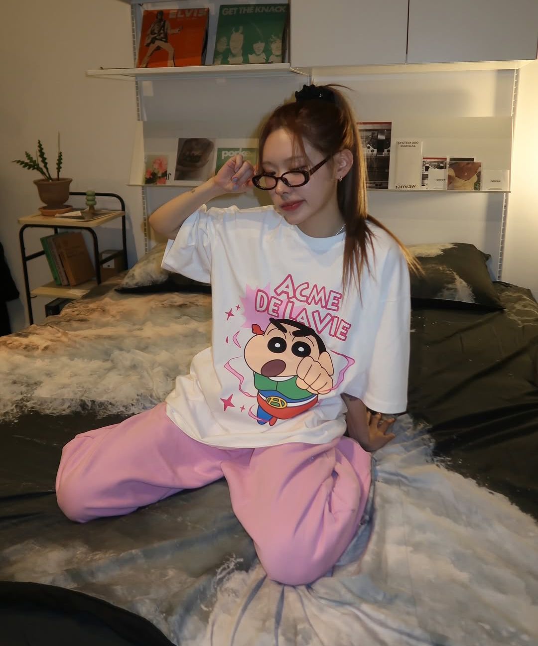 【ADLV】 FUZZY RABBIT SHINCHAN SHORT SLEEVE T-SHIRT / 追跡付 ADLV x Crayon Shinchan] Fuzzy Rabbit Shinchan Short Sleeve