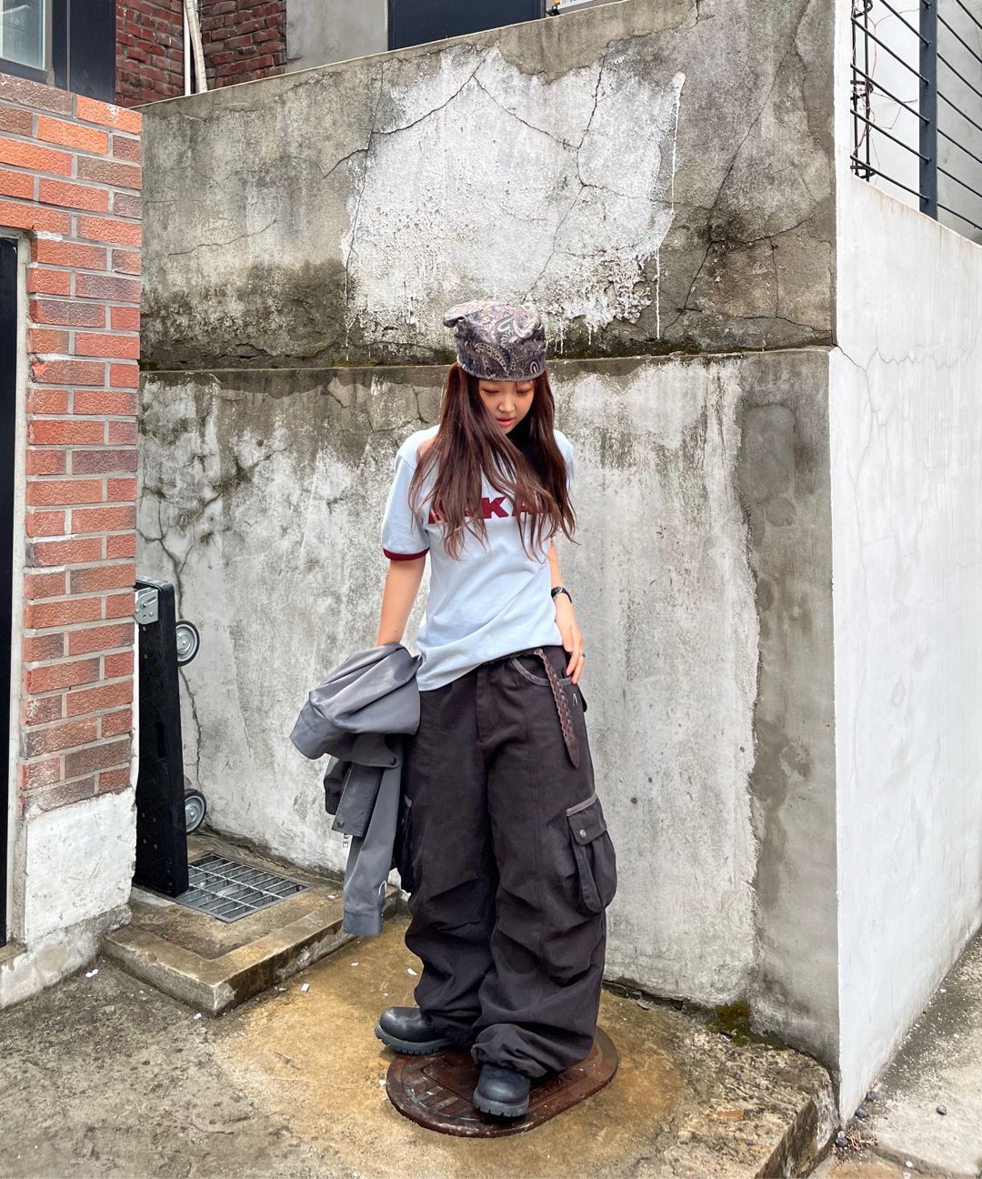 ★AAKAM★ Knee Pin-tuck Contrast Cargo Pants MUSINSA | AAKAM Knee Pin-tuck Contrast Cargo Pants (Dark Gray)