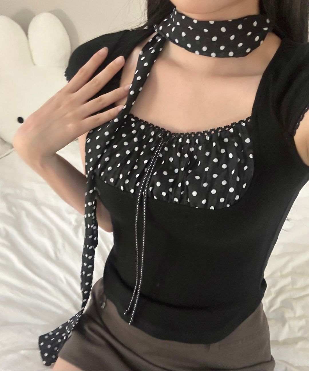 MUSINSA | HILLDA Dot Square Crop Top [Black]