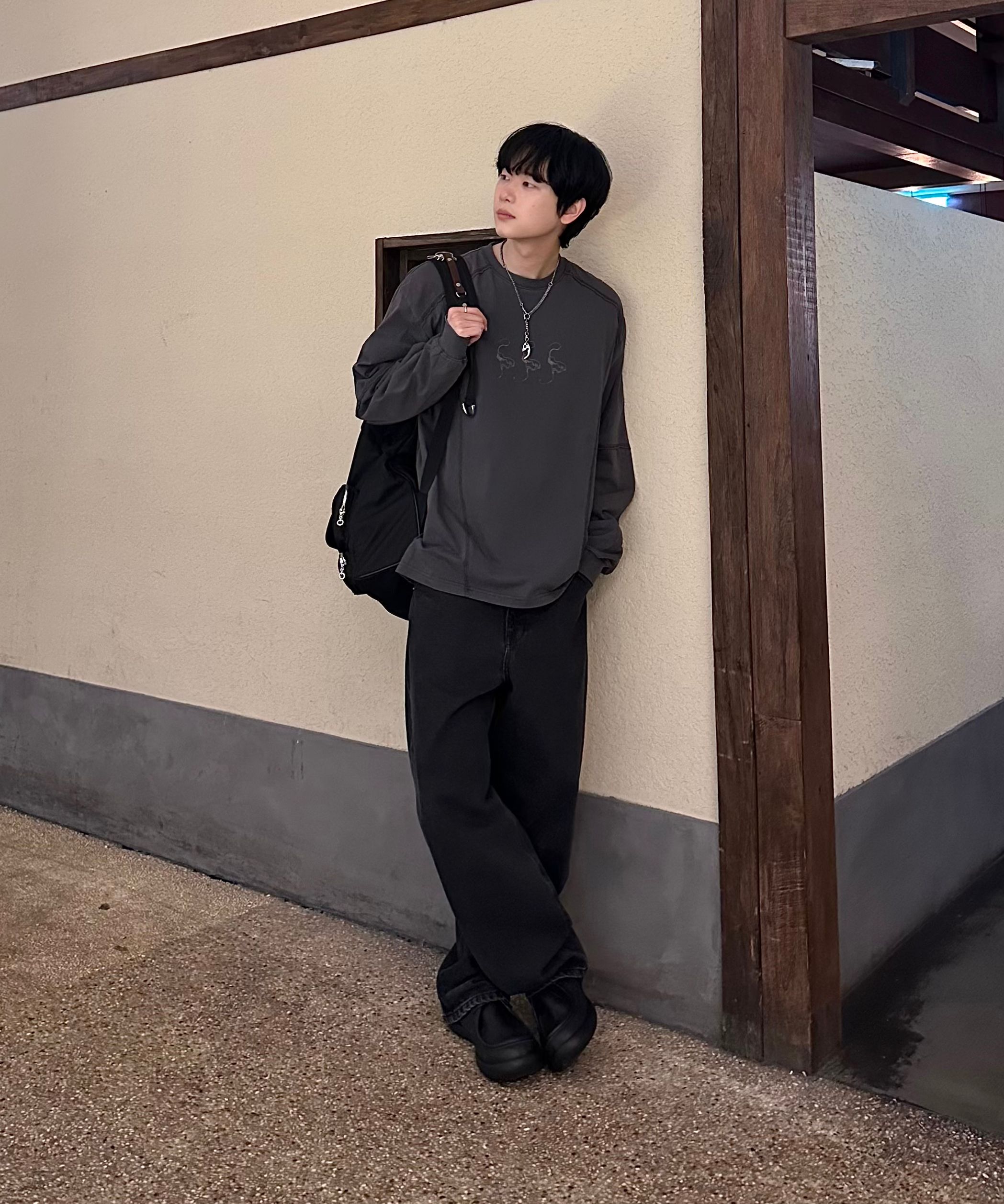 MUSINSA公式 | NOMANUAL SLASH LONG SLEEVE TEE - CHARCOAL