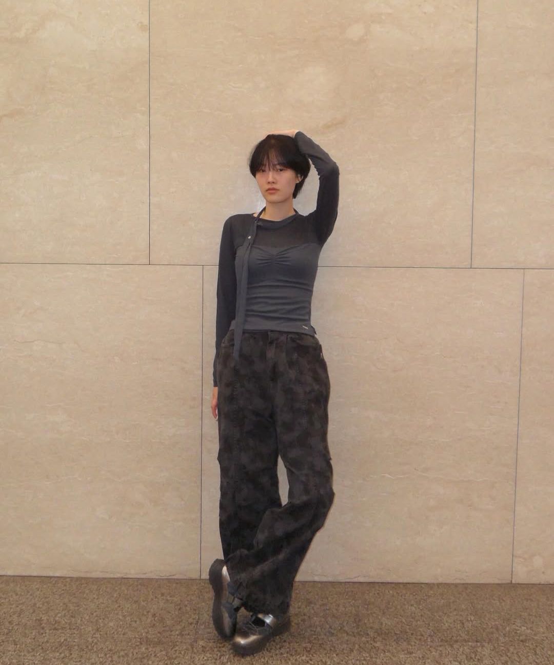 ◆MISEKI SEOUL◆ Sheer layered scarf long sleeves CHARCOAL M Sheer layered scarf long sleeves CHARCOAL - 미세키서울