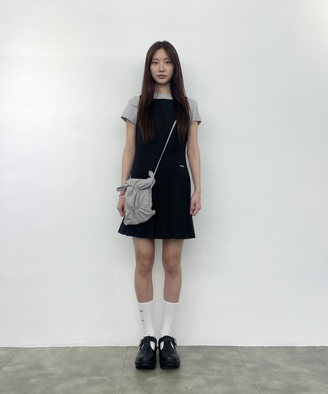 MUSINSA | MISEKI SEOUL Pleats one piece CHARCOAL