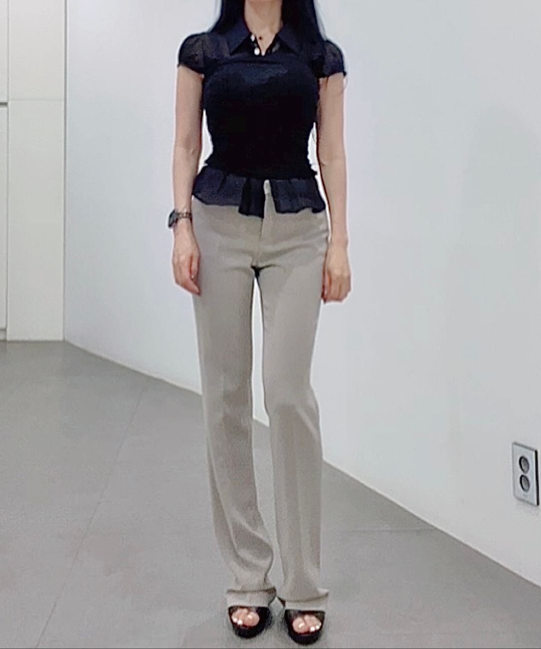 Sculptor Sheer Pleated Hem Blouse ブラック MUSINSA公式 | SCULPTOR Sheer Pleated Hem Blouse Black
